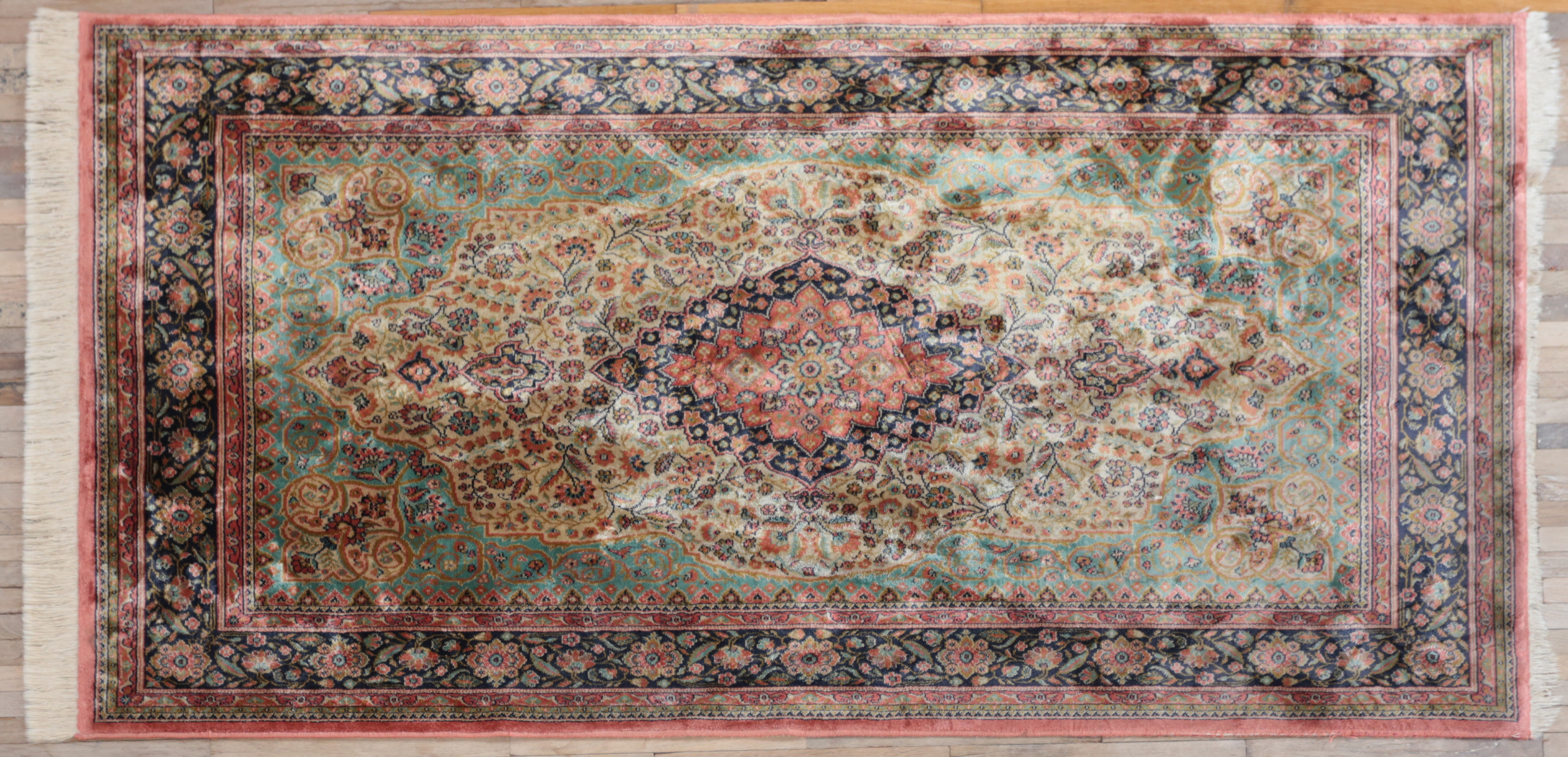 Velurový hedvábný koberec s certifikátem 182 x 105 cm