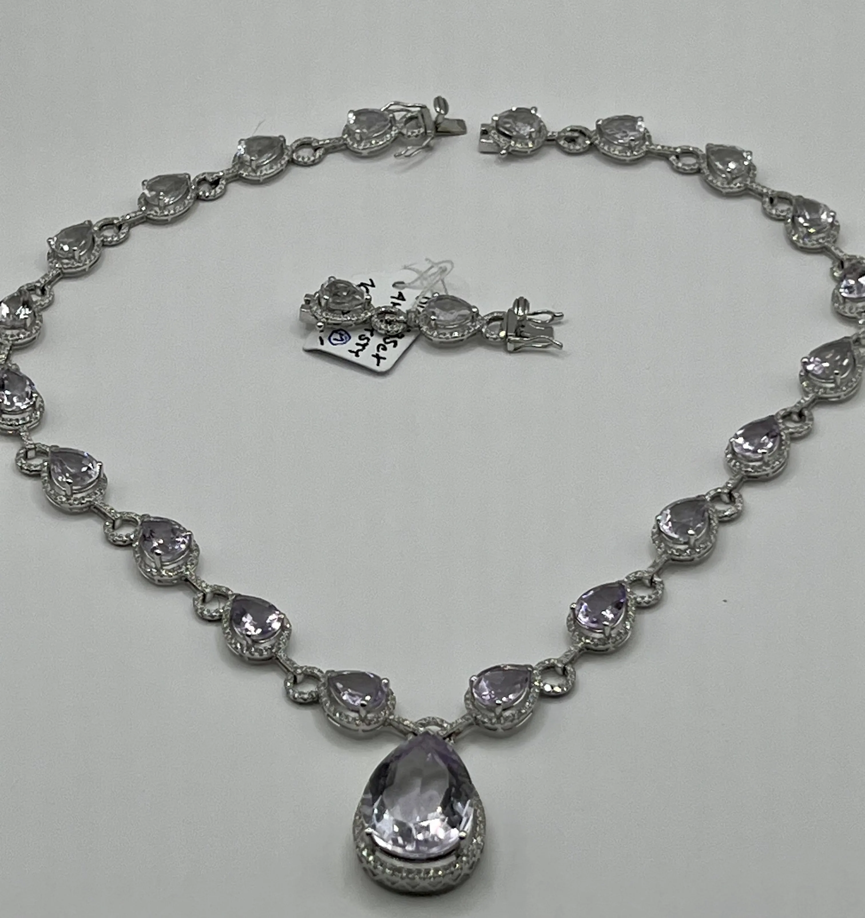 Nádherný collier s velkými ametysty a brilianty o hmotnosti 5,35 ct.