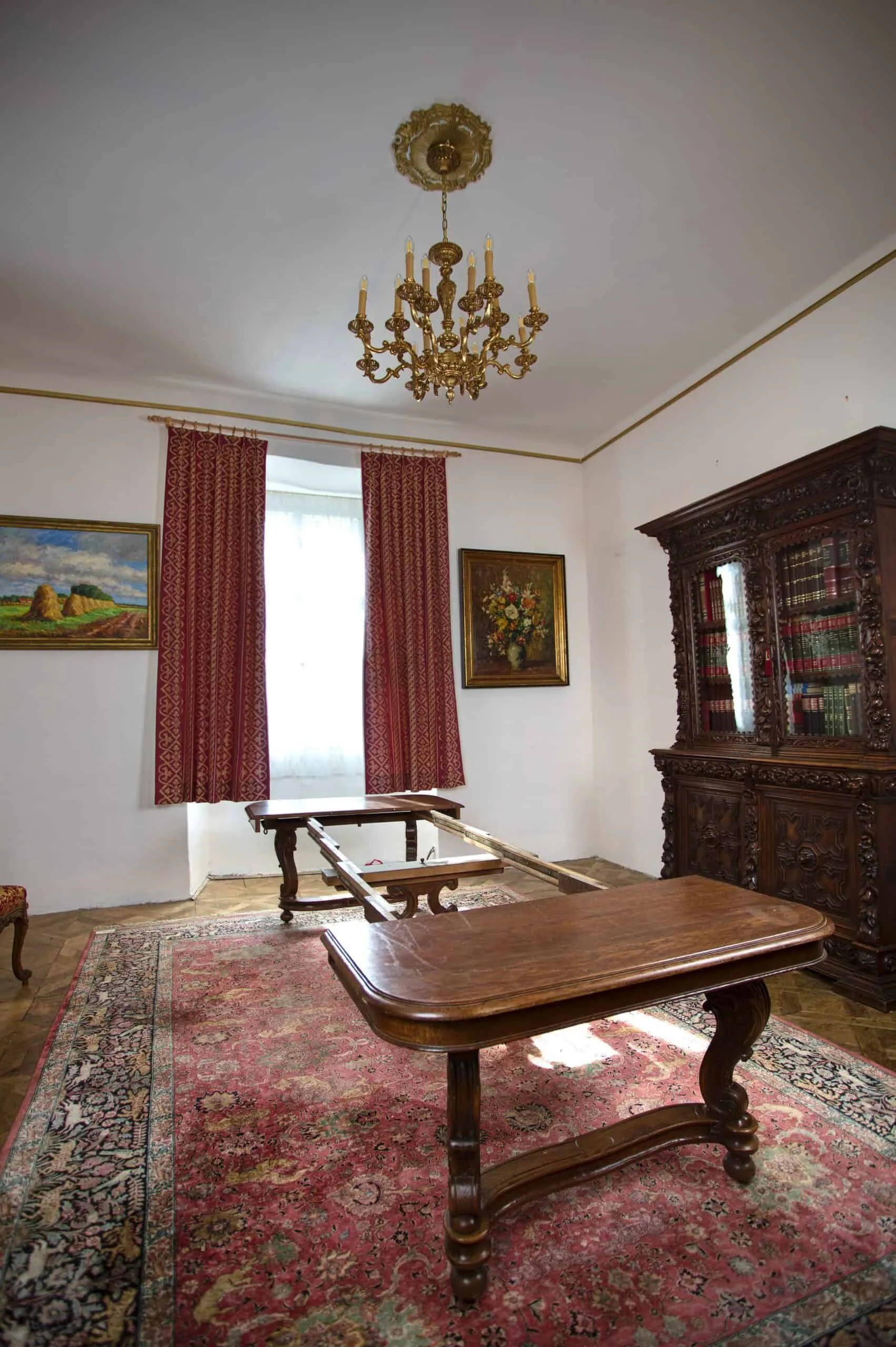 Francouzský jídelní stůl Ludvík XV., rozkládací, 19. století - 2