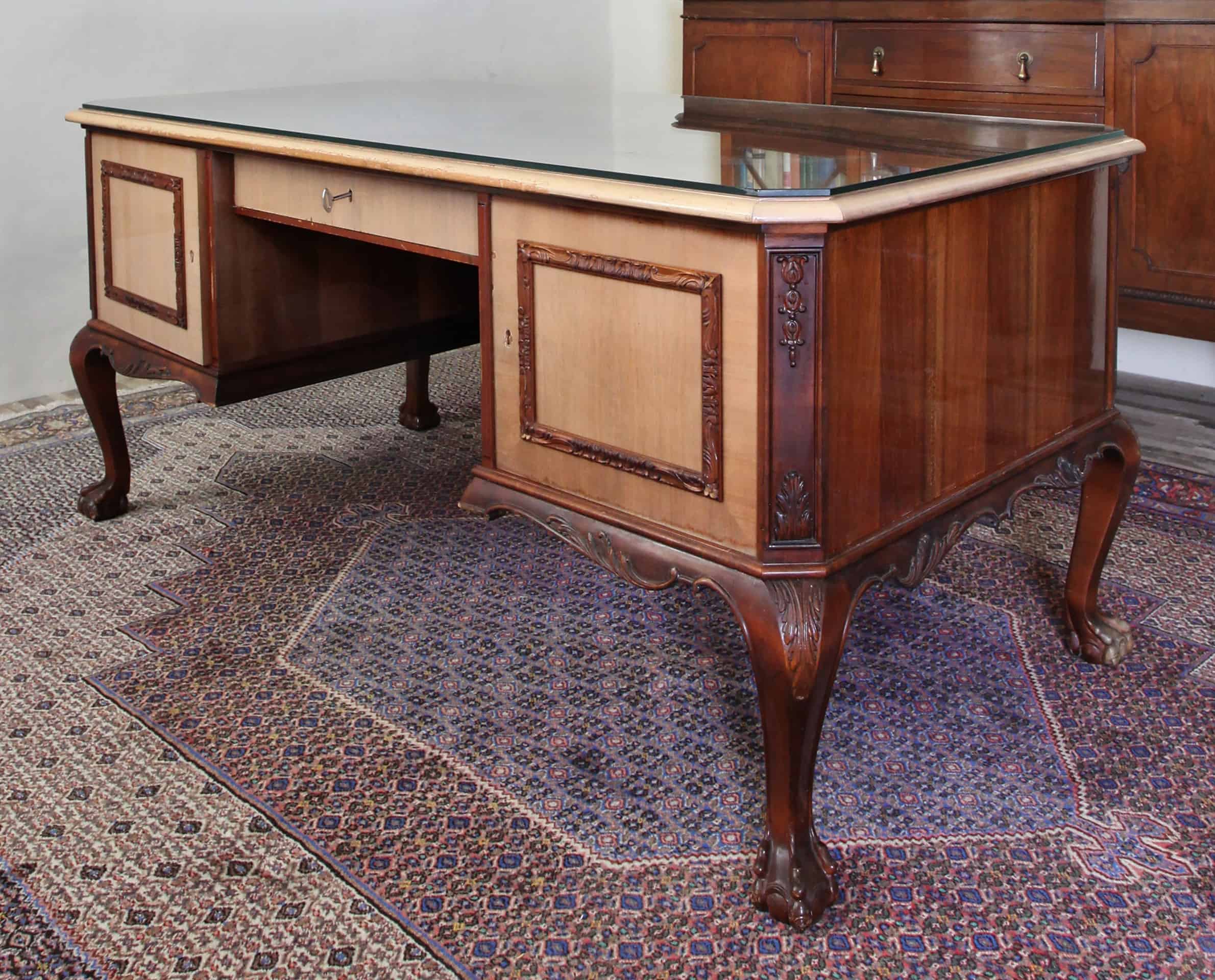 Velký starožitný psací stůl Chippendale