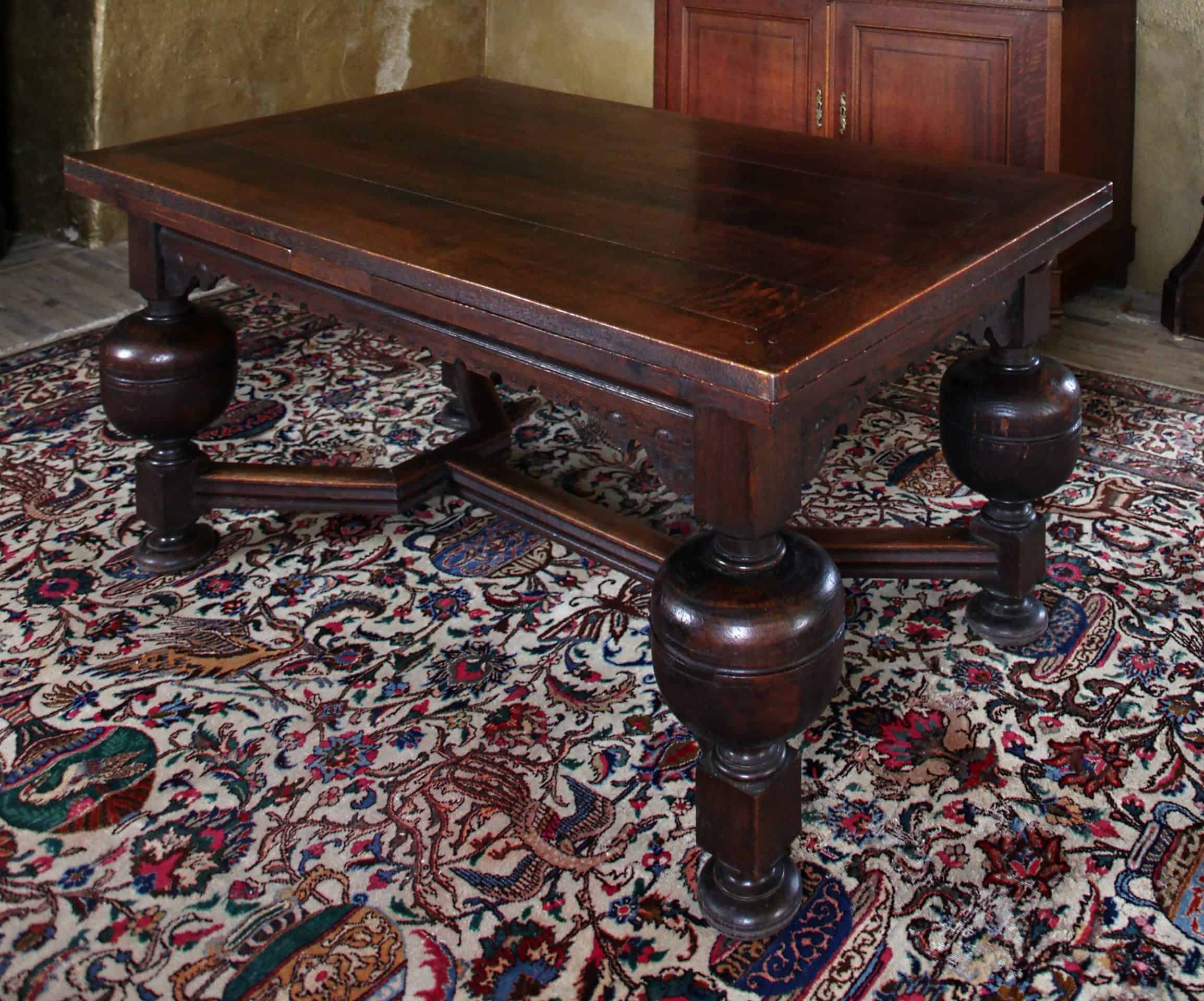 Velký neobarokní rozkládací stůl - dub