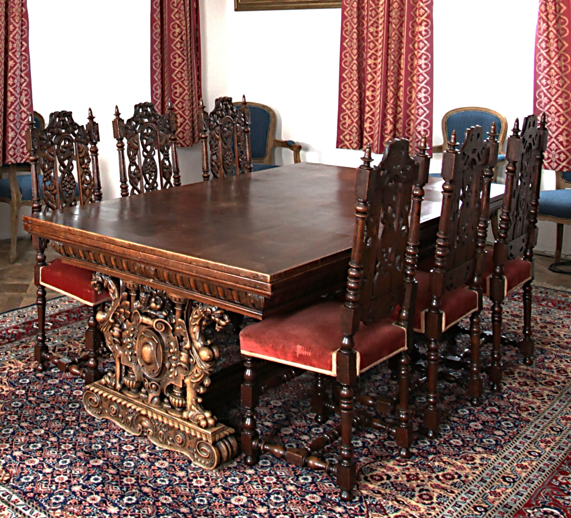 Velký rozkládací stůl, neorenesance, max 550 cm