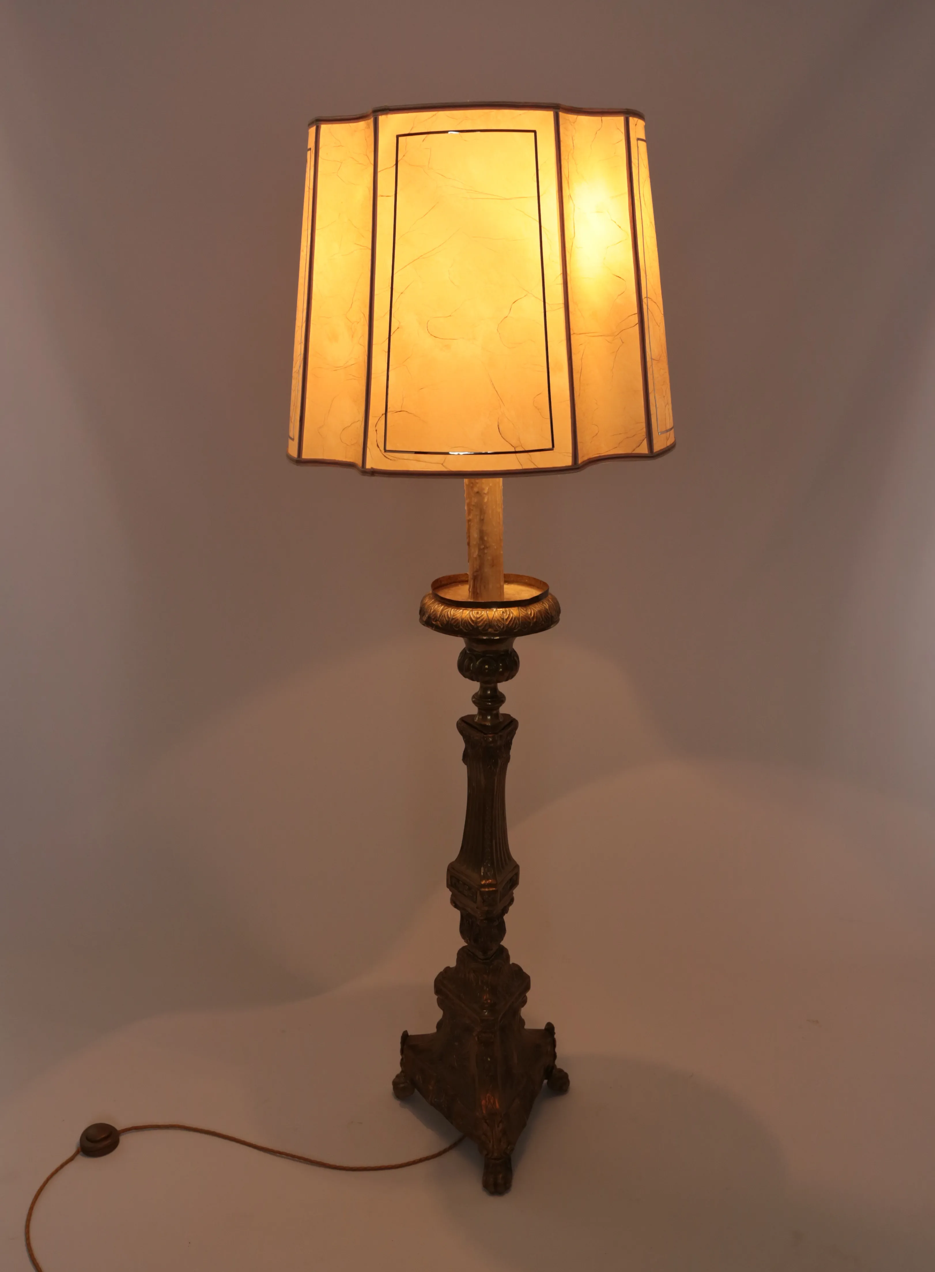 Starožitná stojací lampa z kostelního svícnu - 6