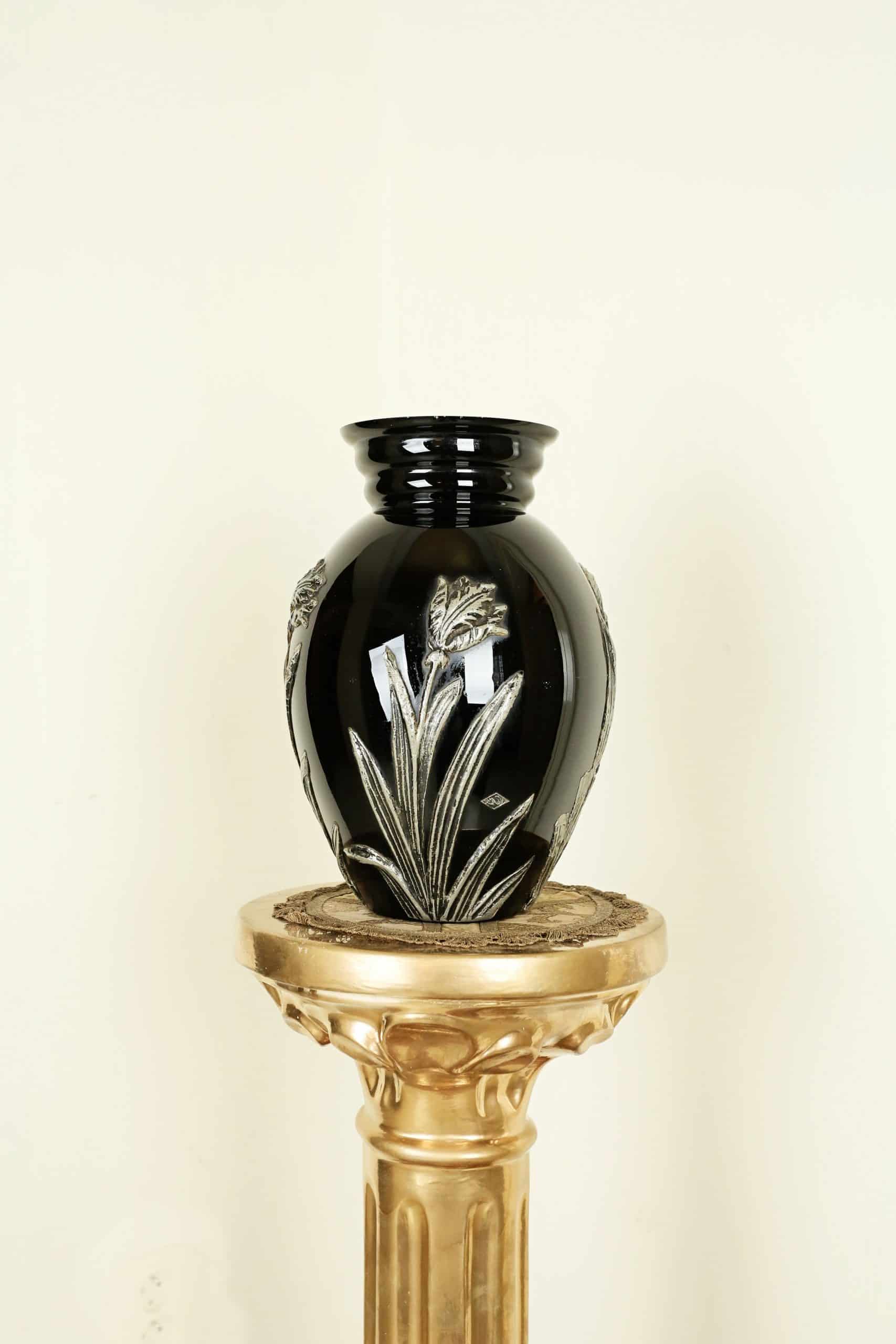 Hyalitová váza s cínovým zdobením, značená