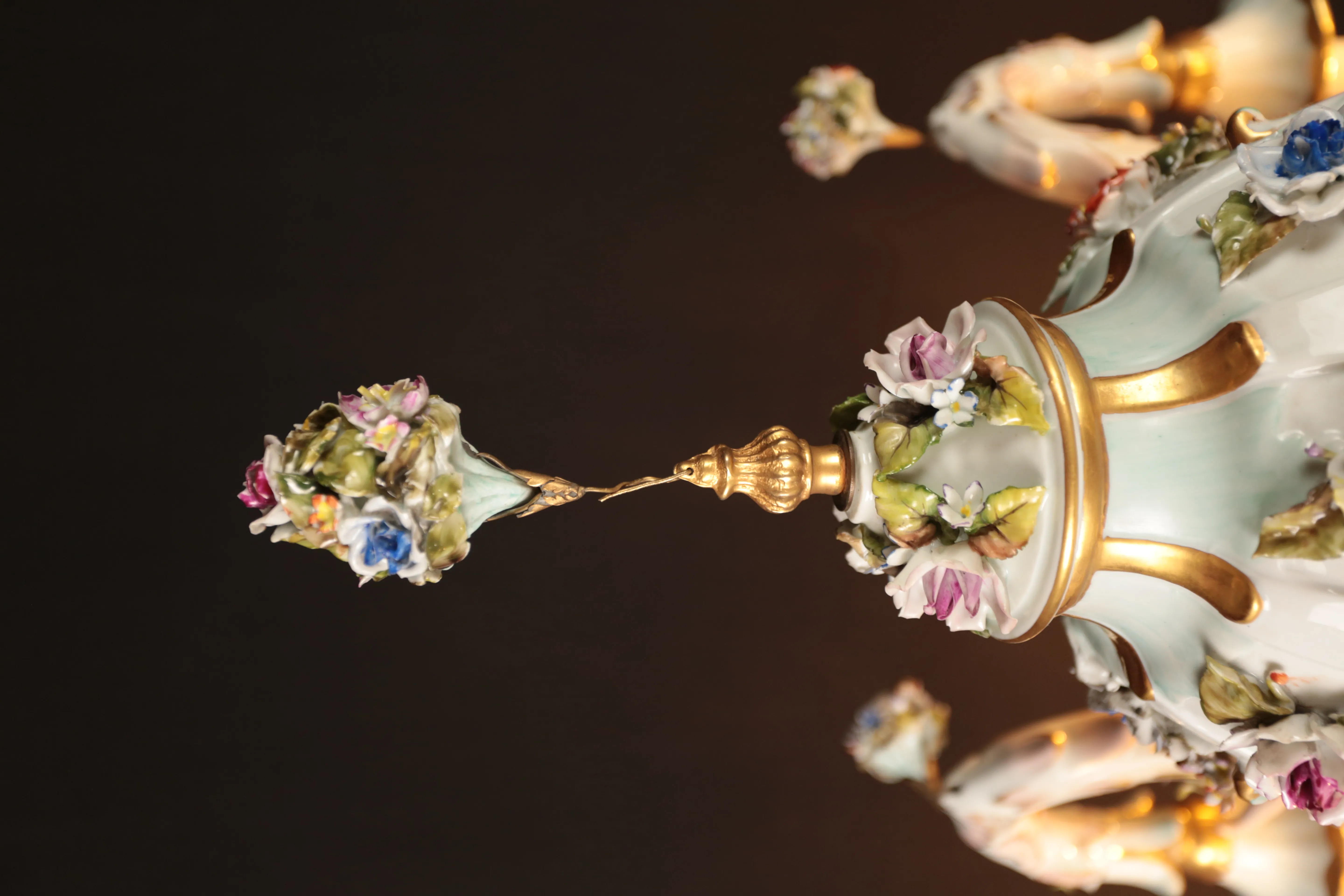 Starožitný porcelánový lustr značený DZ - 7