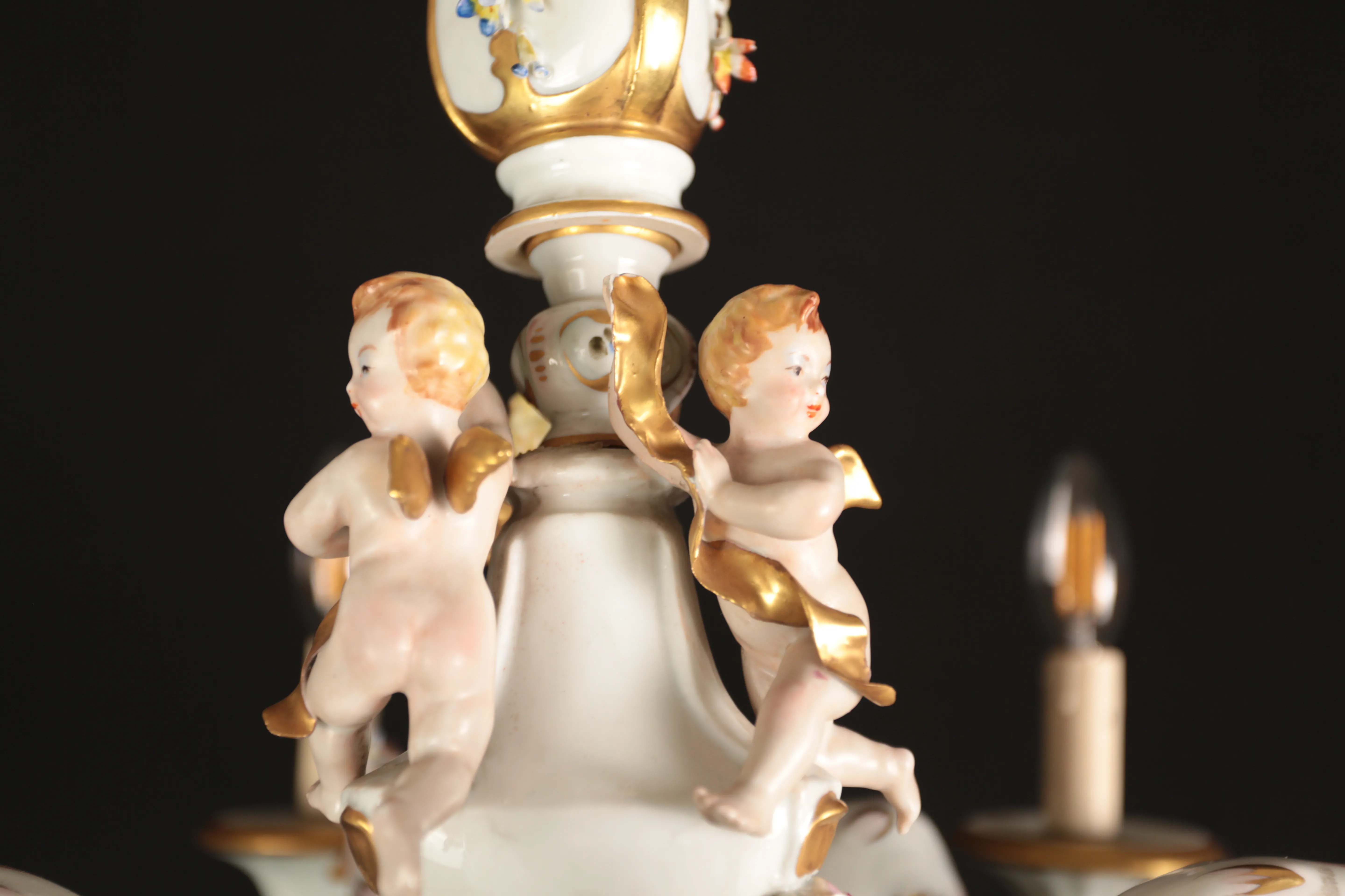 Starožitný porcelánový lustr značený DZ - 8