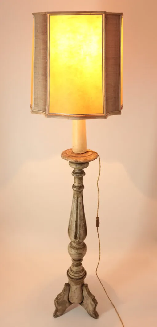 Dřevěná stojací lampa se stínidlem z pergamenu - 5
