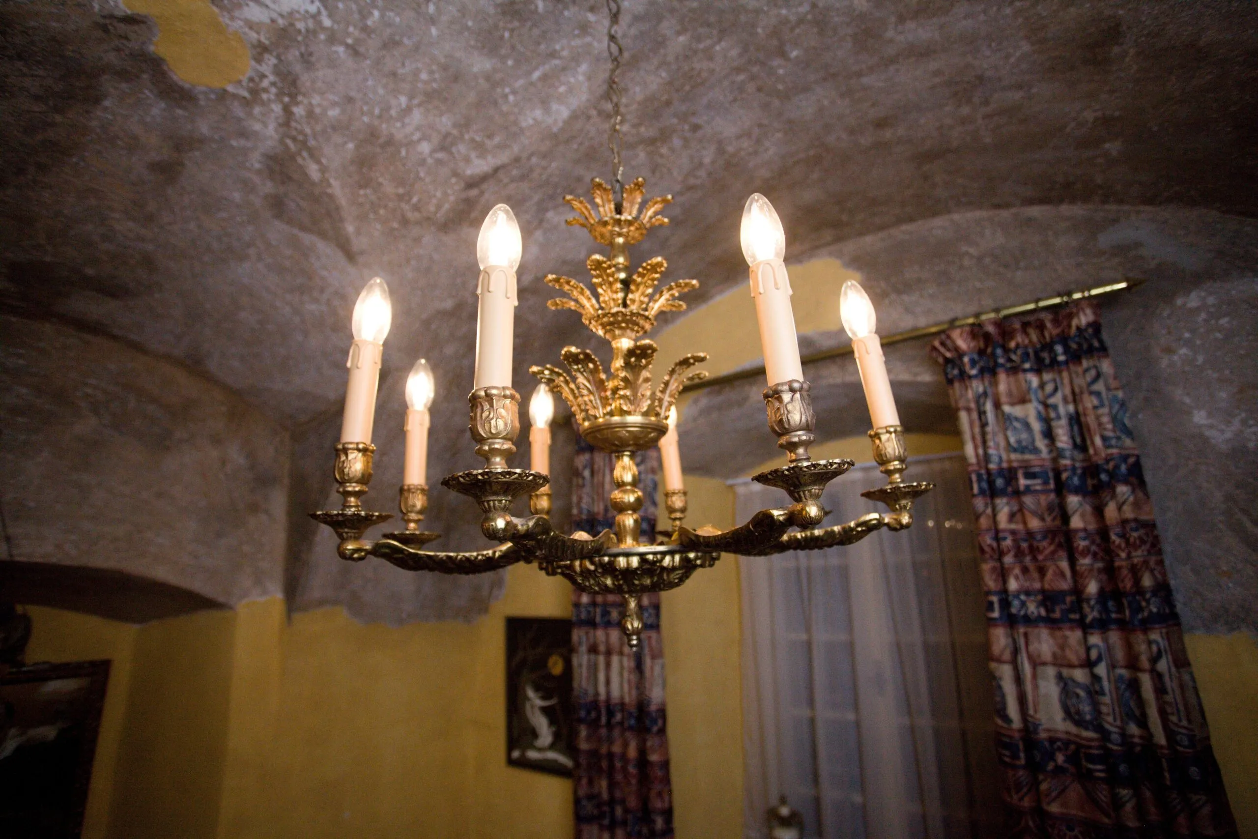 Figurálně zdobený starožitný lustr, restaurovaný - 7