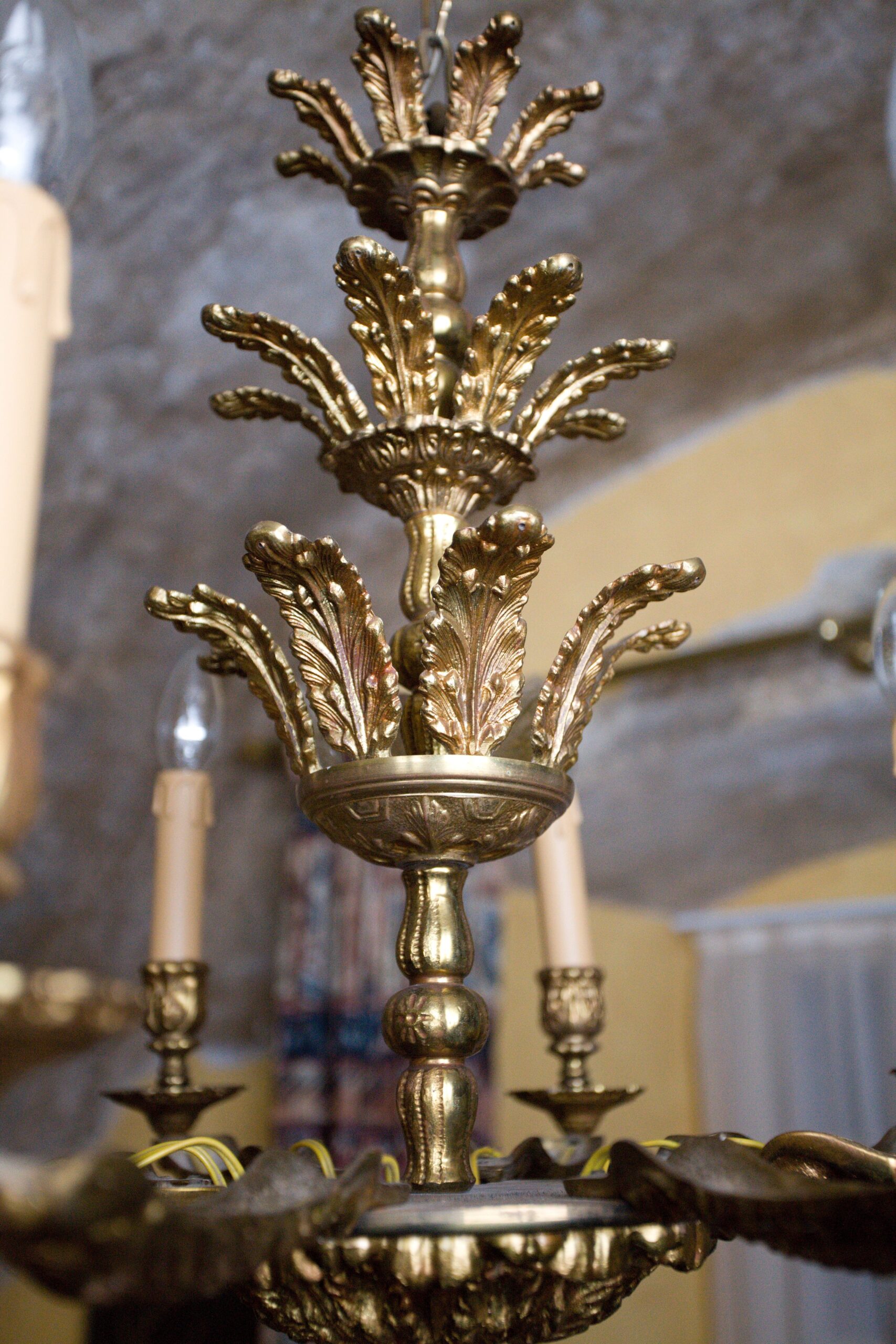 Figurálně zdobený starožitný lustr, restaurovaný - 4