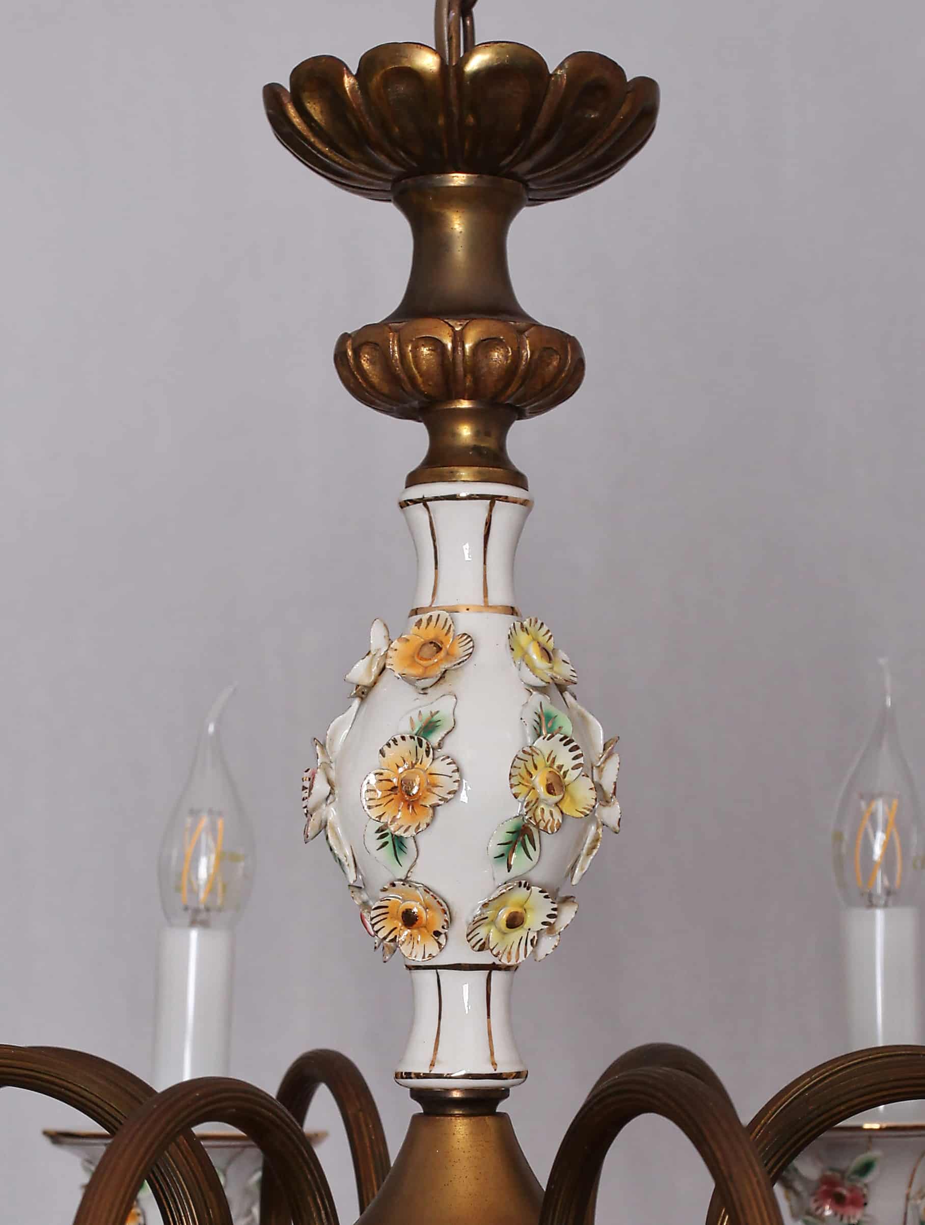 Italský lustr s porcelánem Capodimonte, značený - 2