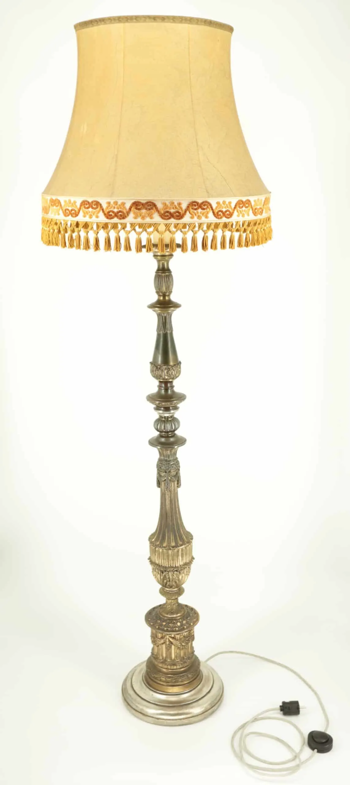 Novoklasicistní stojací lampa