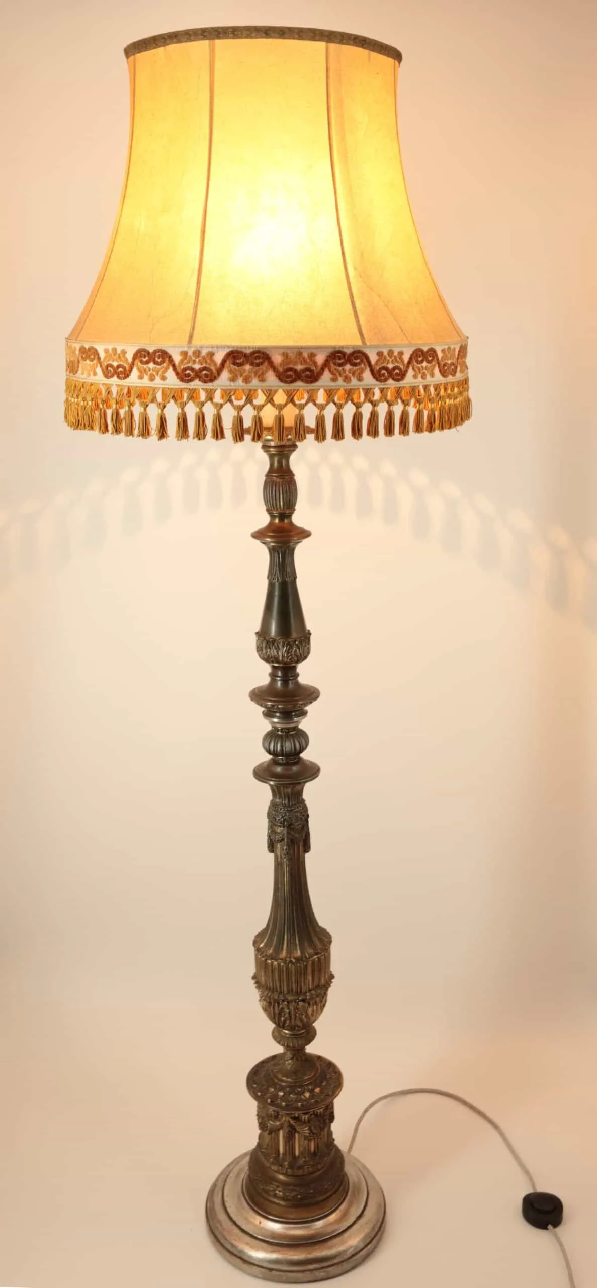 Novoklasicistní stojací lampa - 7