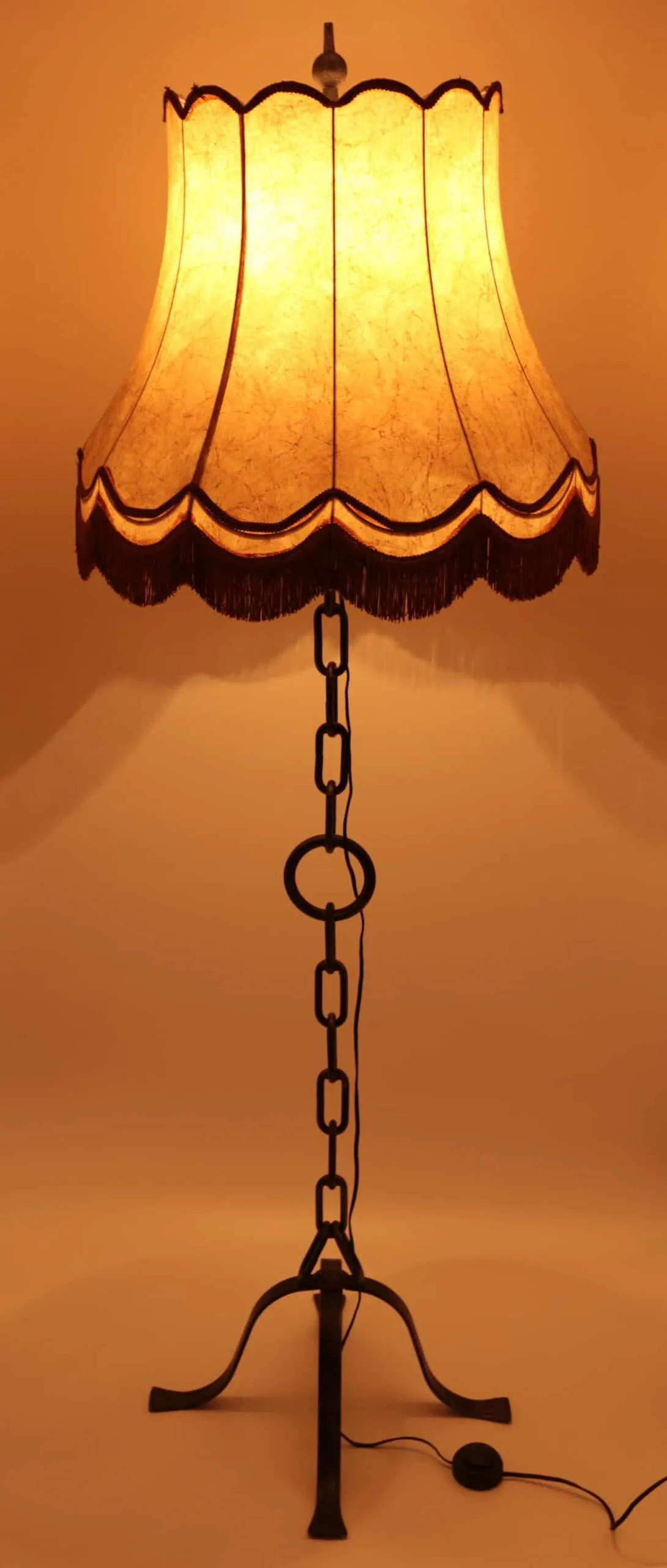Stojací lampa z řetězu s látkovým stínidlem - 5
