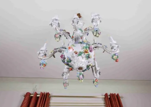 Velký porcelánový lustr, Drážďany