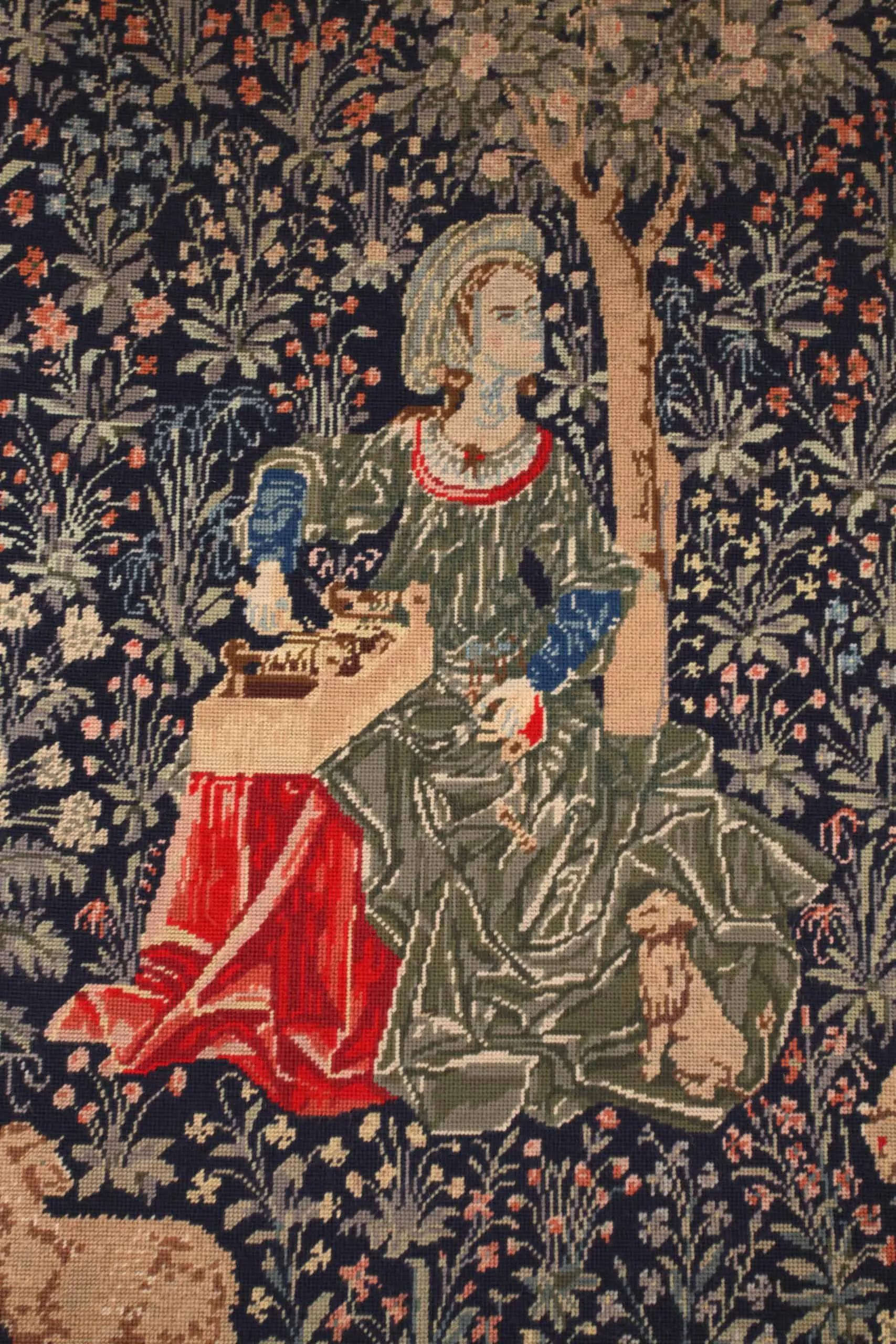 Tapiserie gobelín v rámu se středověkým motivem 175 x 145 cm - 3