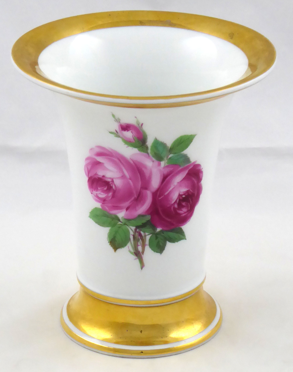Míšeňská váza s malovanými růžemi