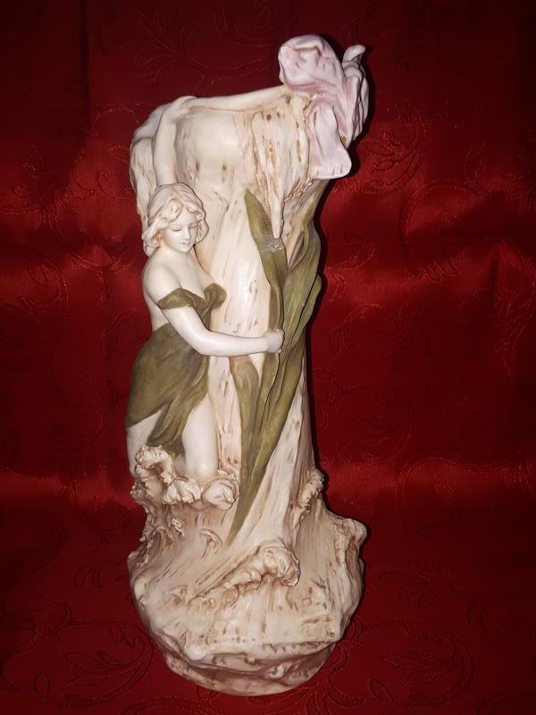 Royal Dux, Secesní figurální váza - 1