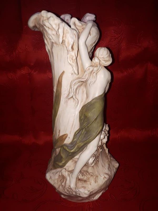 Royal Dux, Secesní figurální váza - 2