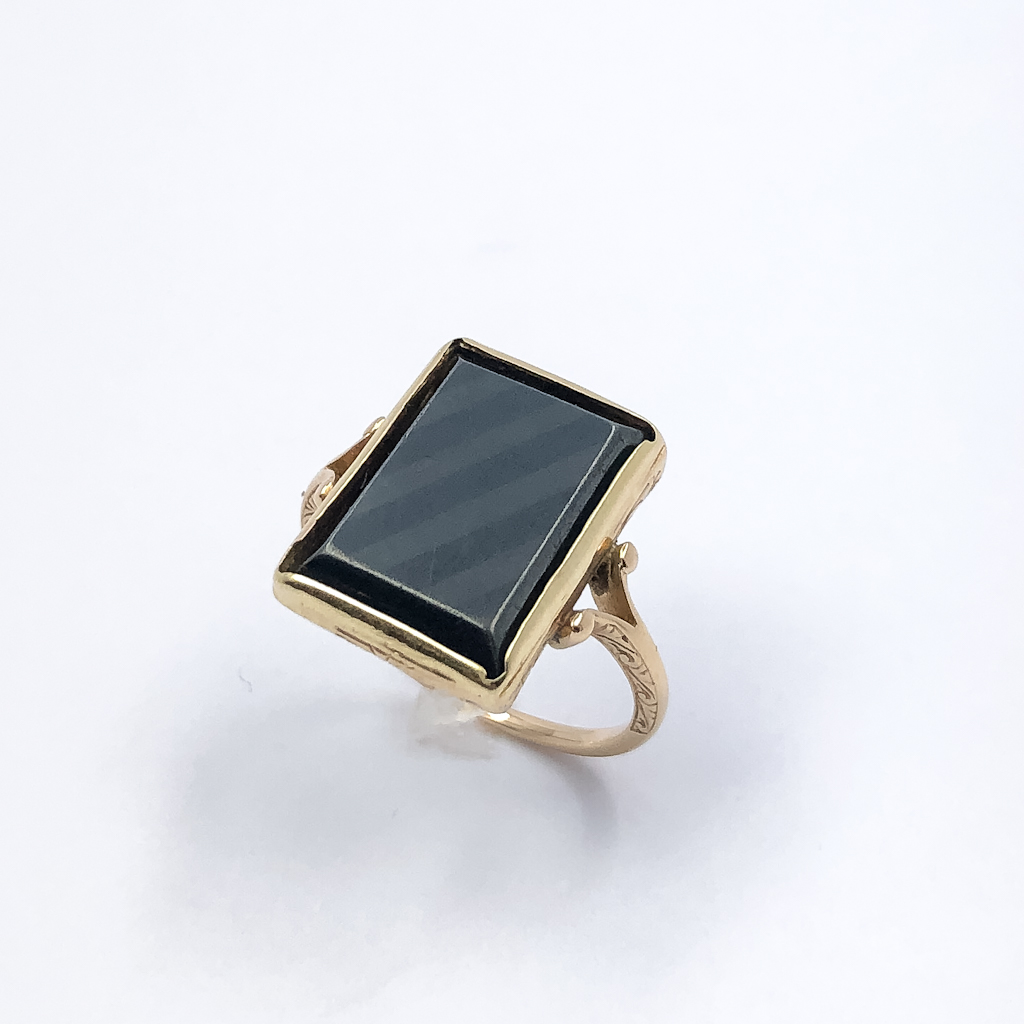 Zlatý prsten s onyxem - 2