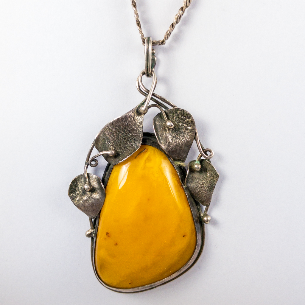 Stříbrný náhrdelník s jantarem - 2