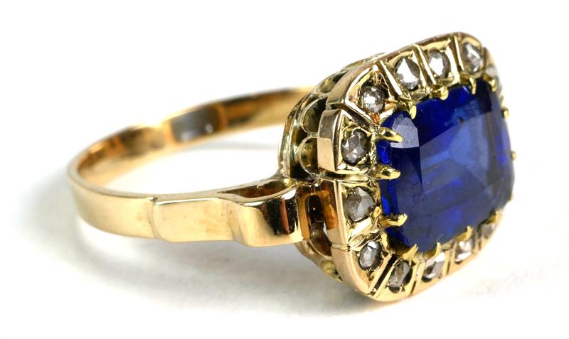Zlatý prsten s diamanty - 4