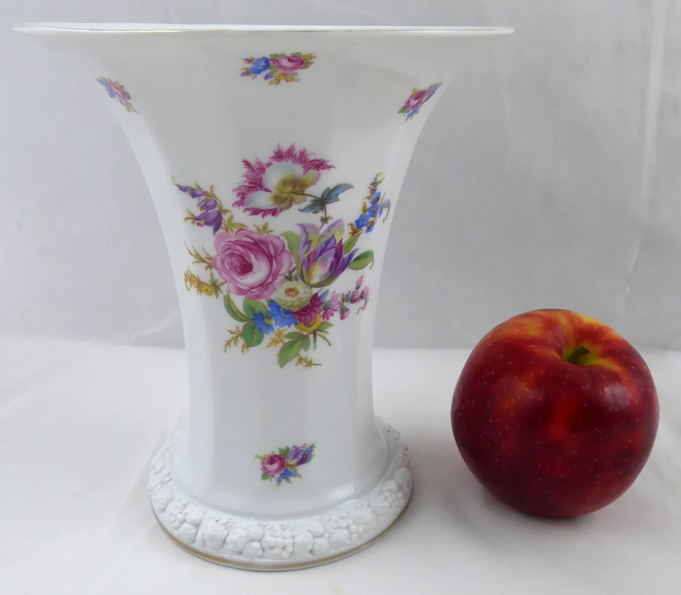 Větší váza s květinami – Rosenthal