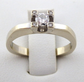 Prsten z bílého zlata s diamanty – 0,22 ct - 2