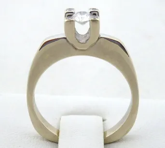 Prsten z bílého zlata s diamanty – 0,22 ct - 3