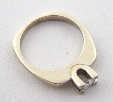 Prsten z bílého zlata s diamanty – 0,22 ct - 5