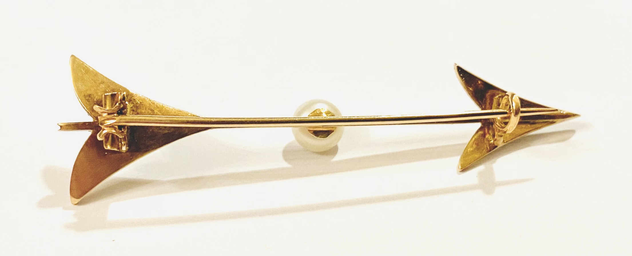 Zlatá starožitná brož „šíp“ s diamanty, perlou a smaltem - 5