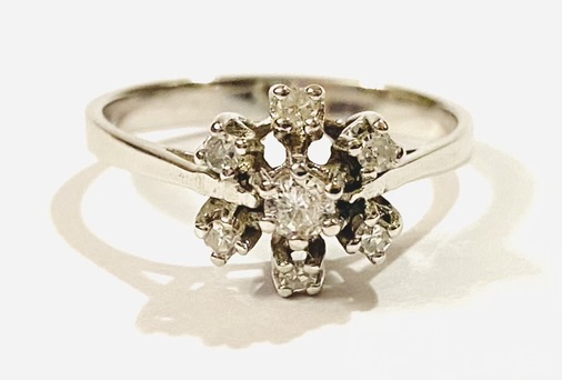 Bílozlatý prsten s diamanty