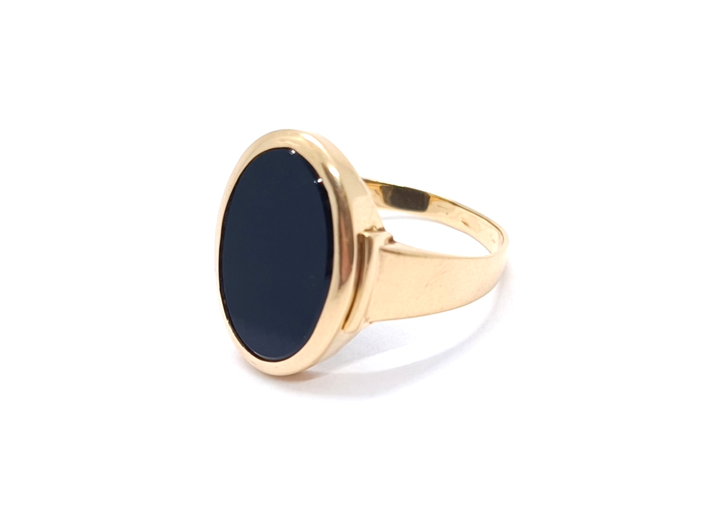 Zlatý pánský prsten s onyxem
