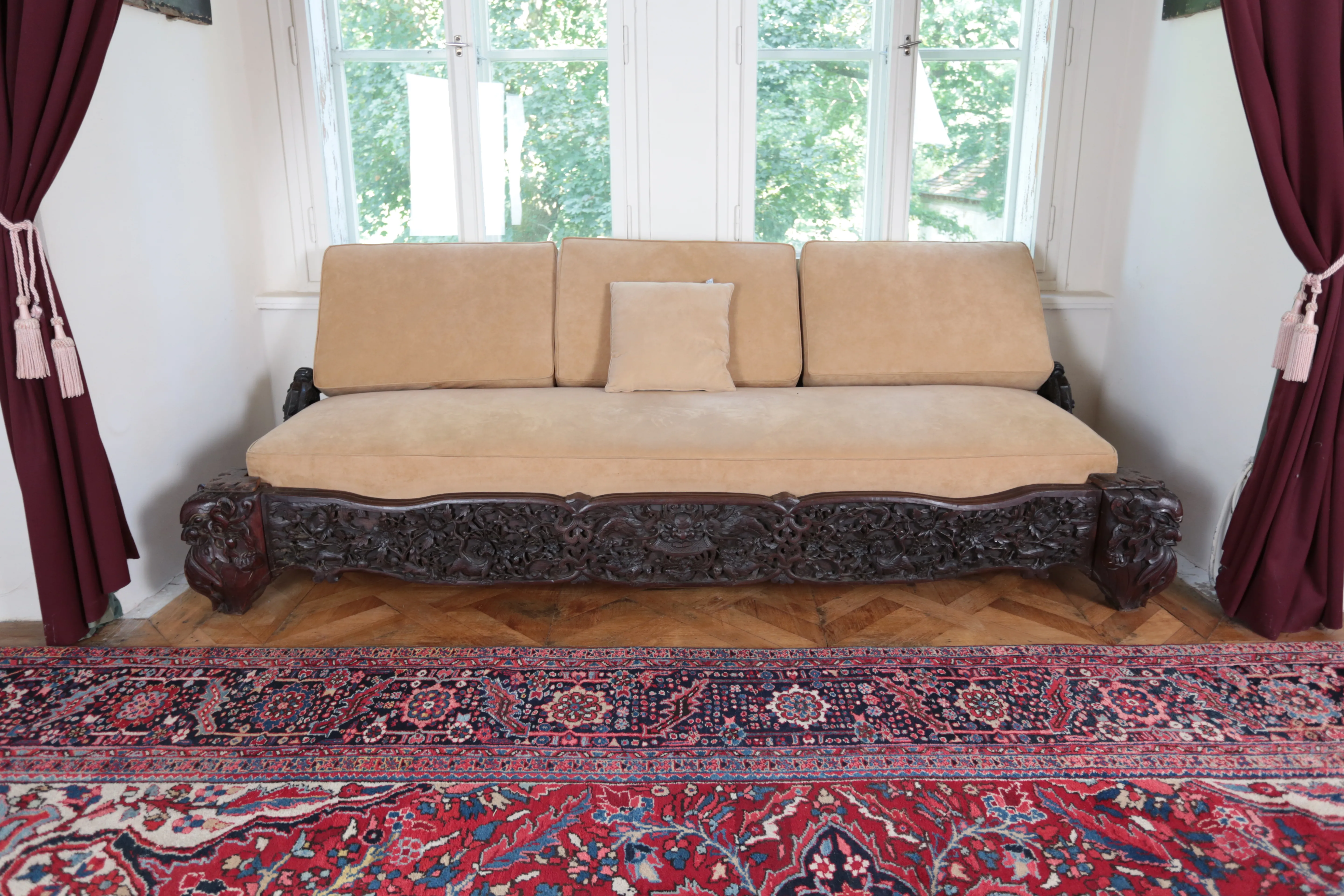Dlouhá čínská sofa – bohatě vyřezávaná - 2