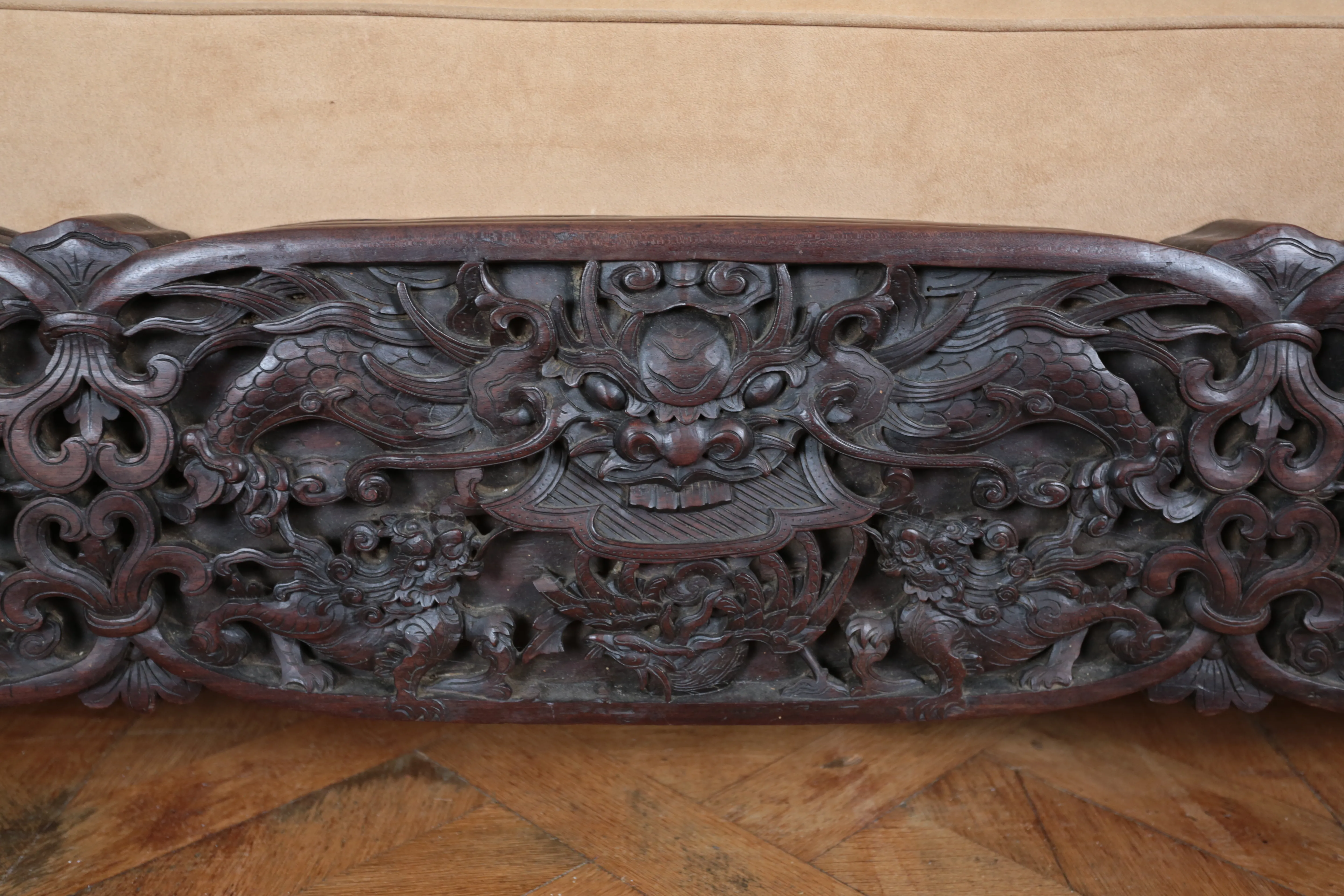Dlouhá čínská sofa – bohatě vyřezávaná - 5