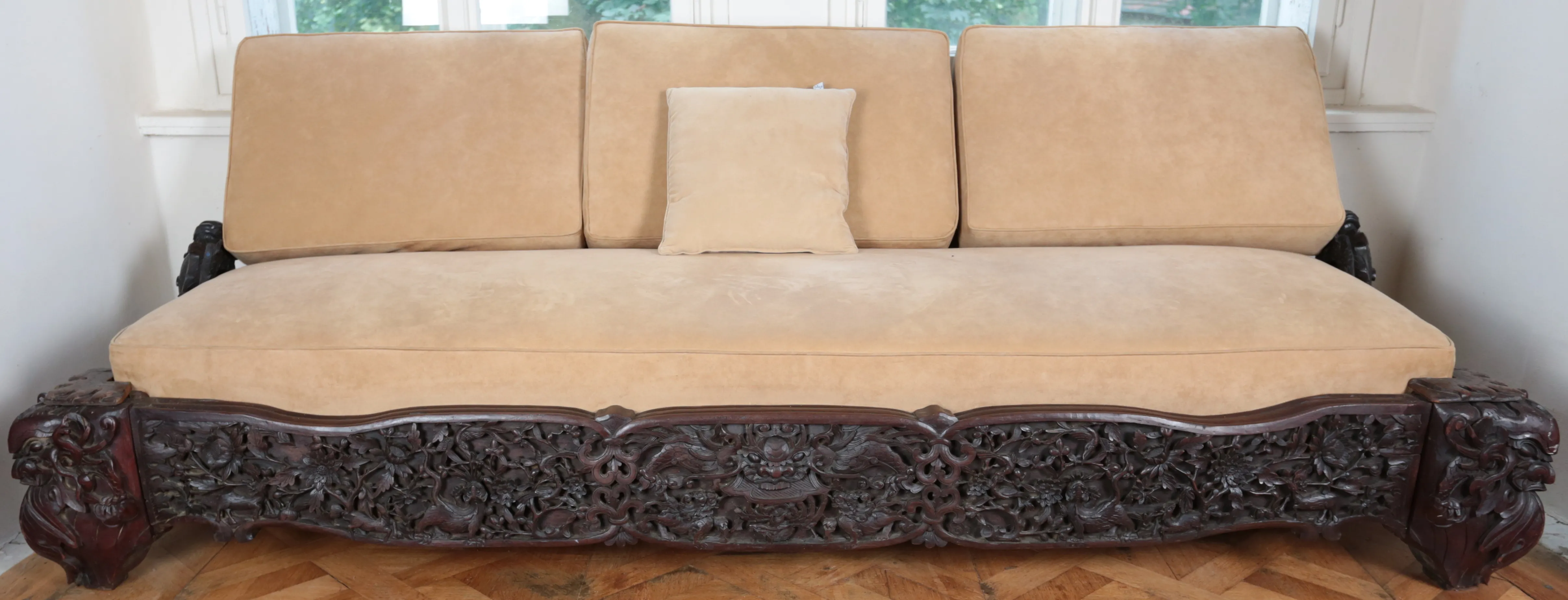 Dlouhá čínská sofa – bohatě vyřezávaná - 8