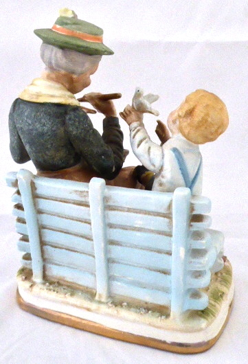 Babička s chlapečkem na lavičce - 3