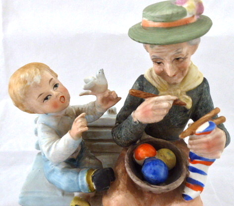 Babička s chlapečkem na lavičce - 4