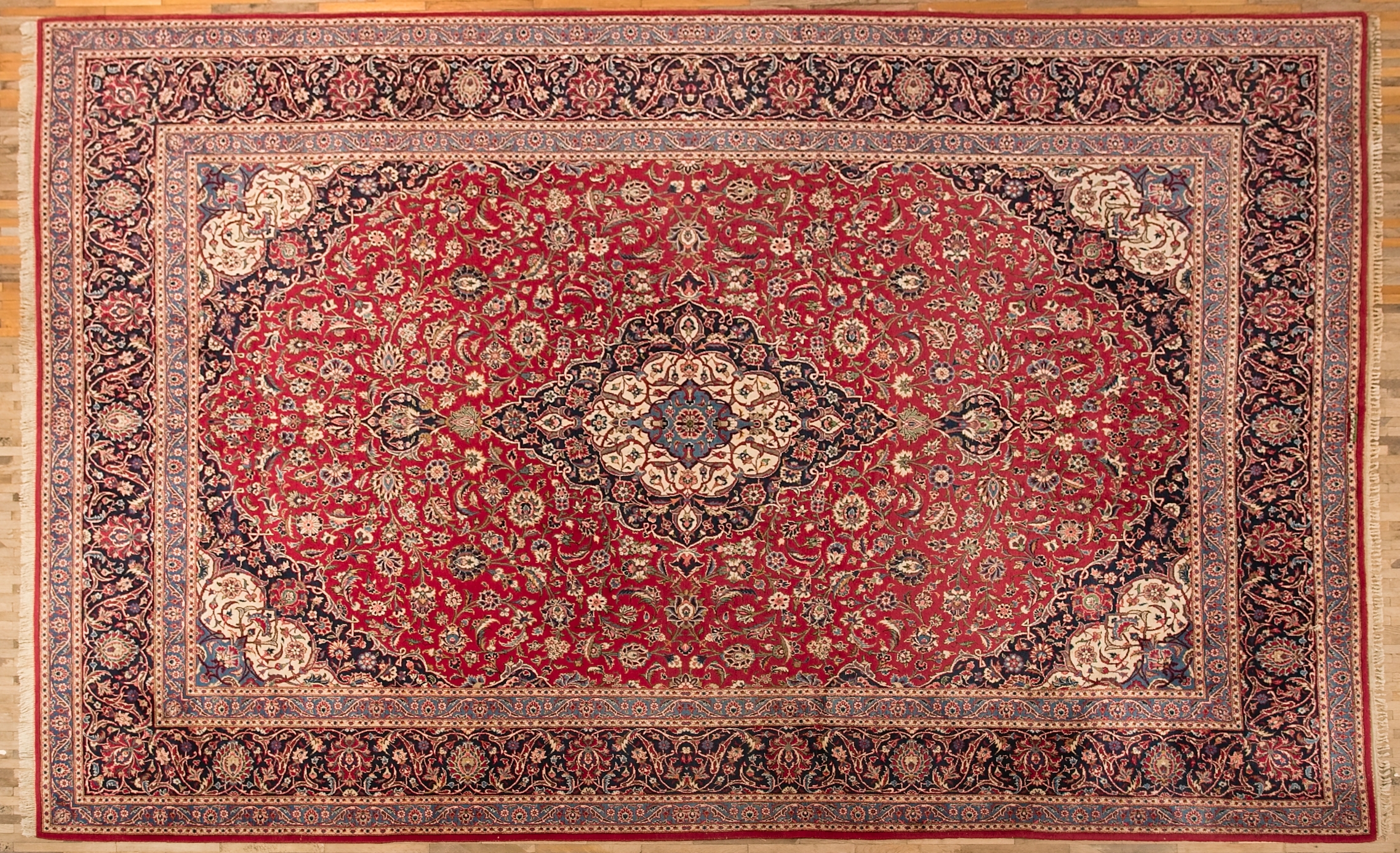 Velký perský koberec Kashan, signovaný 451 x 325 cm