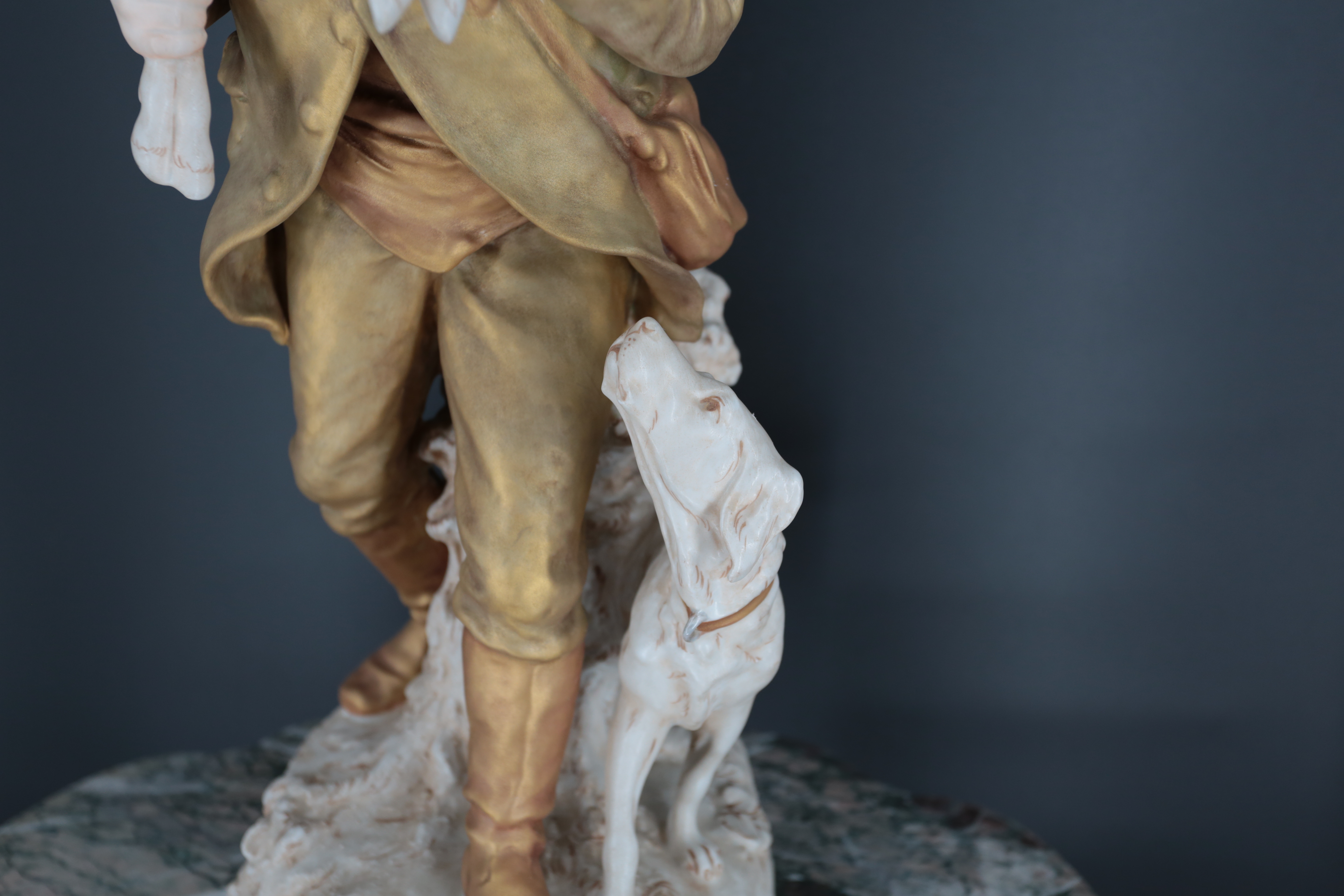 Royal Dux – Myslivec se psem a srncem, výška 52,5 cm - 3