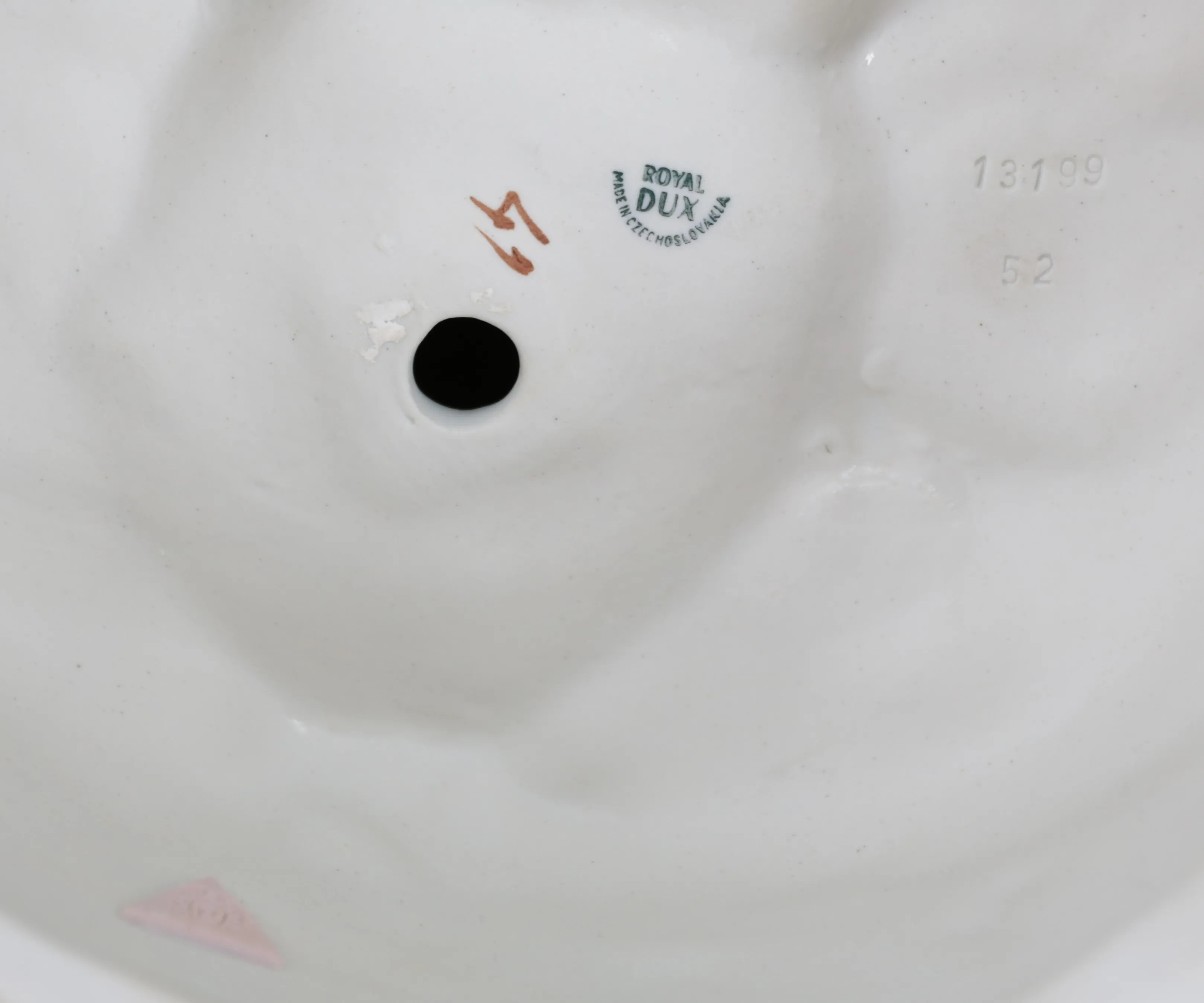 Royal Dux – Myslivec se psem a srncem, výška 52,5 cm - 5