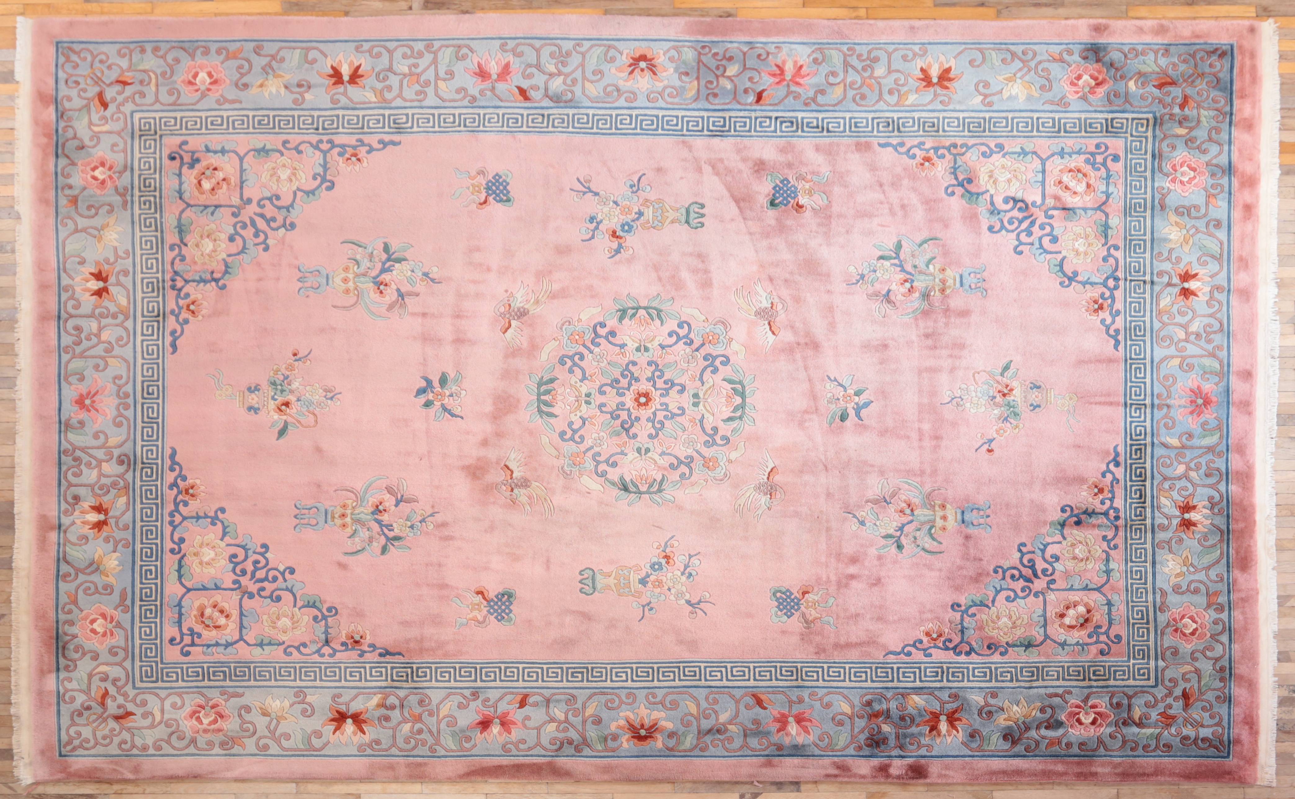 Čínský růžový koberec vlněný 352 x 244 cm - 1