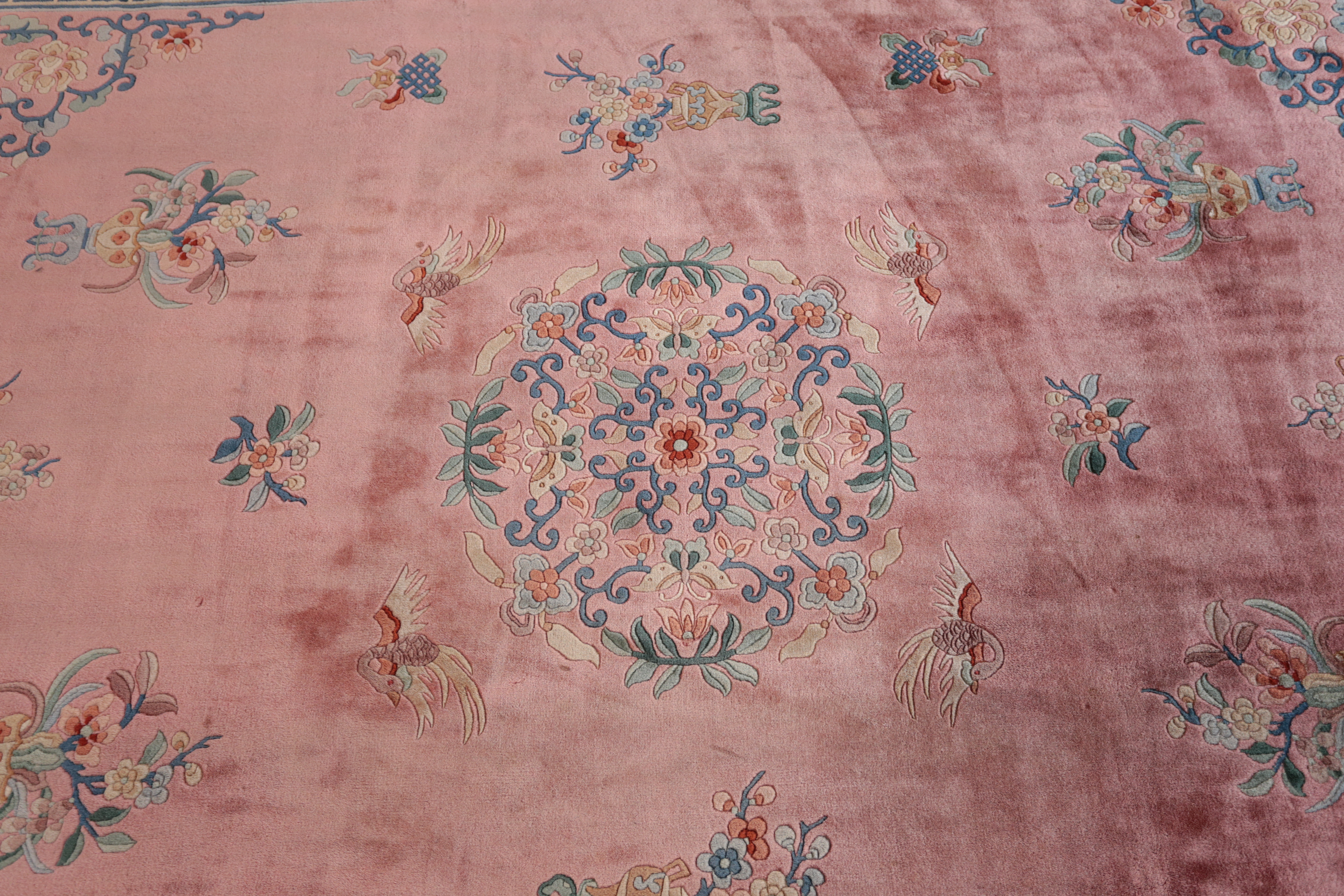 Čínský růžový koberec vlněný 352 x 244 cm - 3