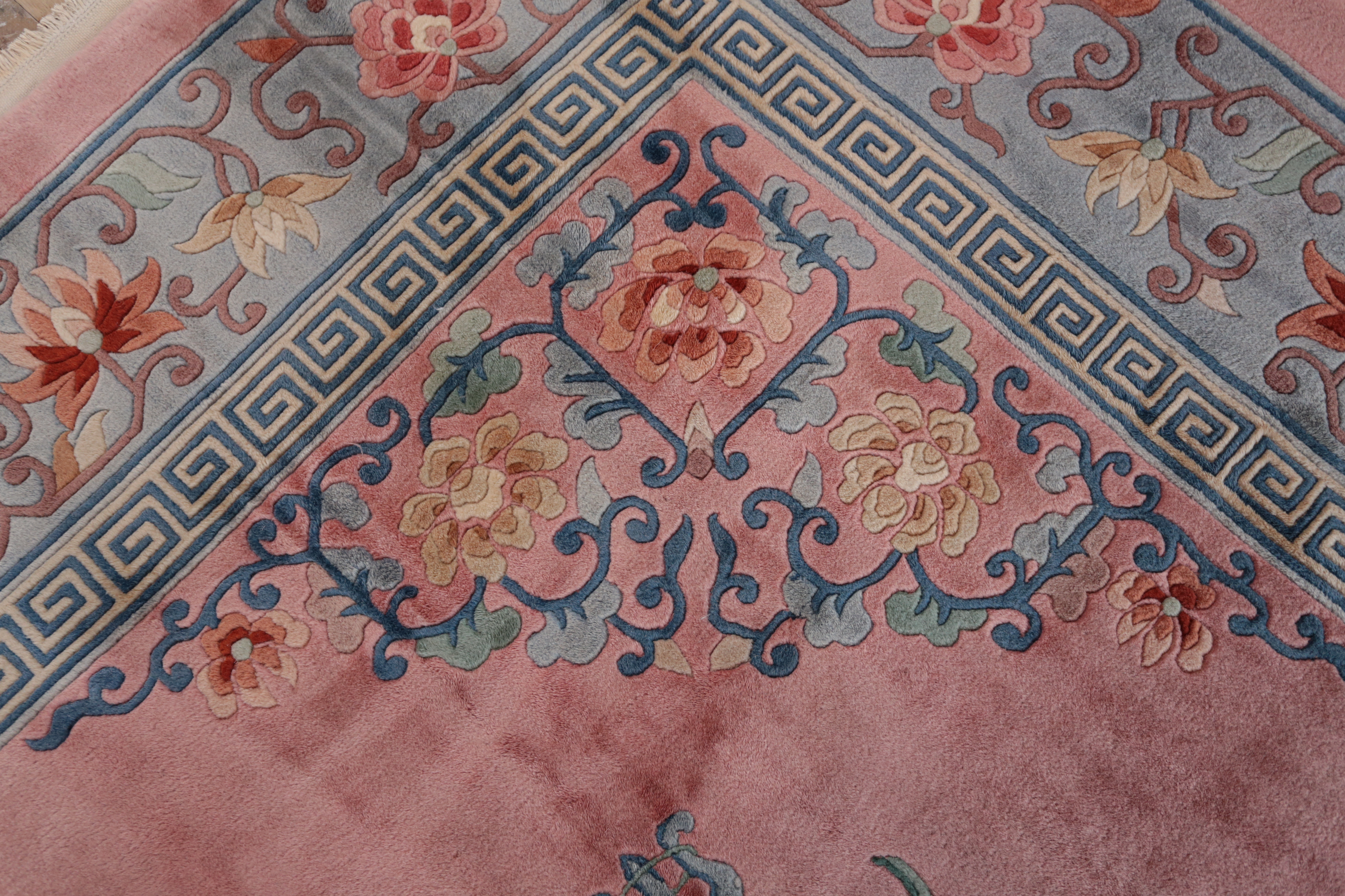 Čínský růžový koberec vlněný 352 x 244 cm - 6