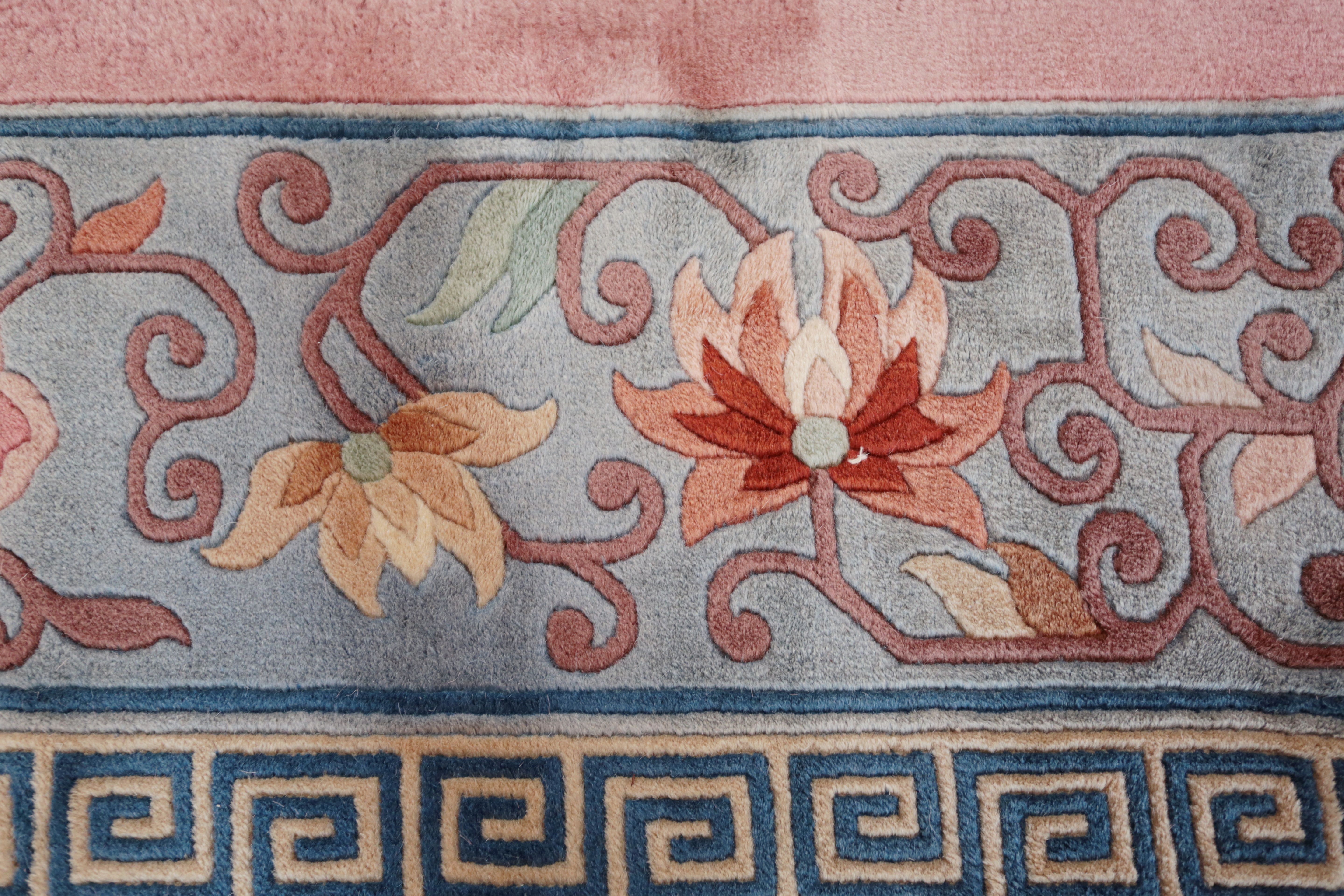 Čínský růžový koberec vlněný 352 x 244 cm - 9