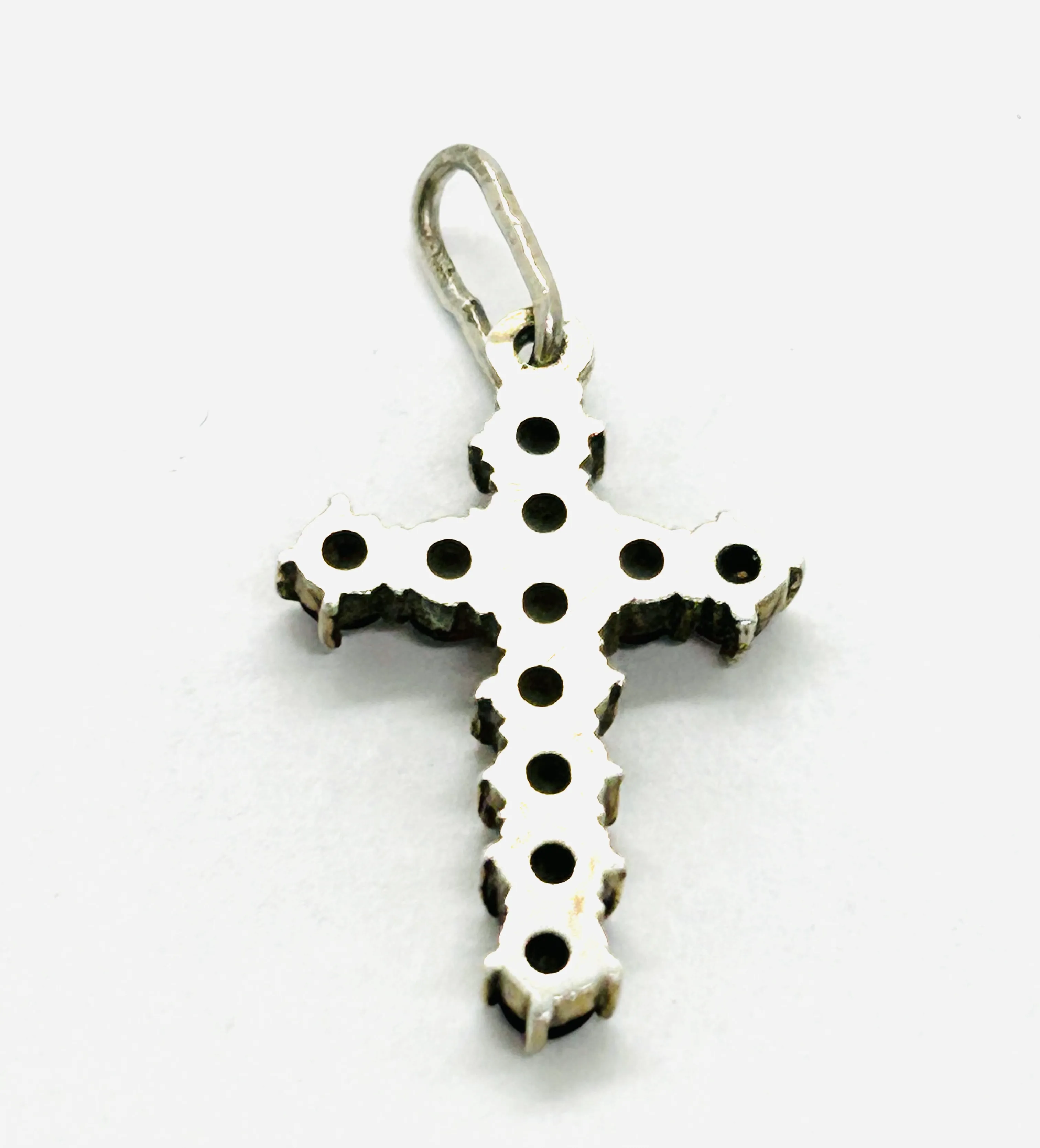 Minimalistický granátový přívěsek křížek - 4