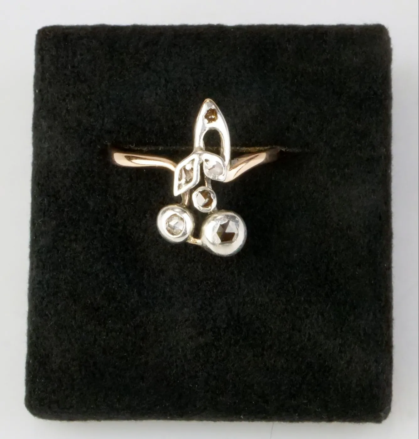 Zlatý secesní prsten s diamanty - 2
