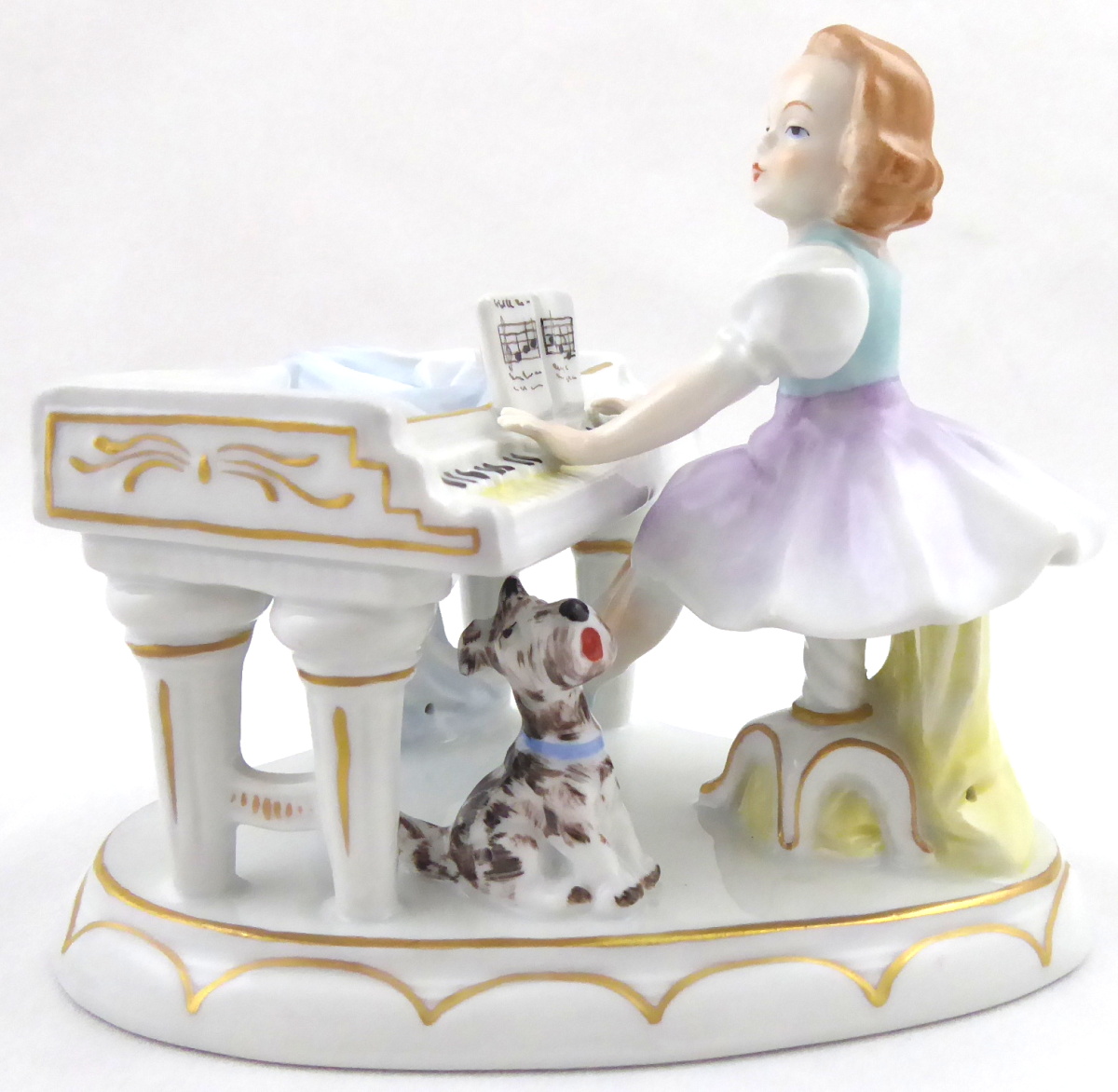 Holčička hrající na piano a pes – Sitzendorf