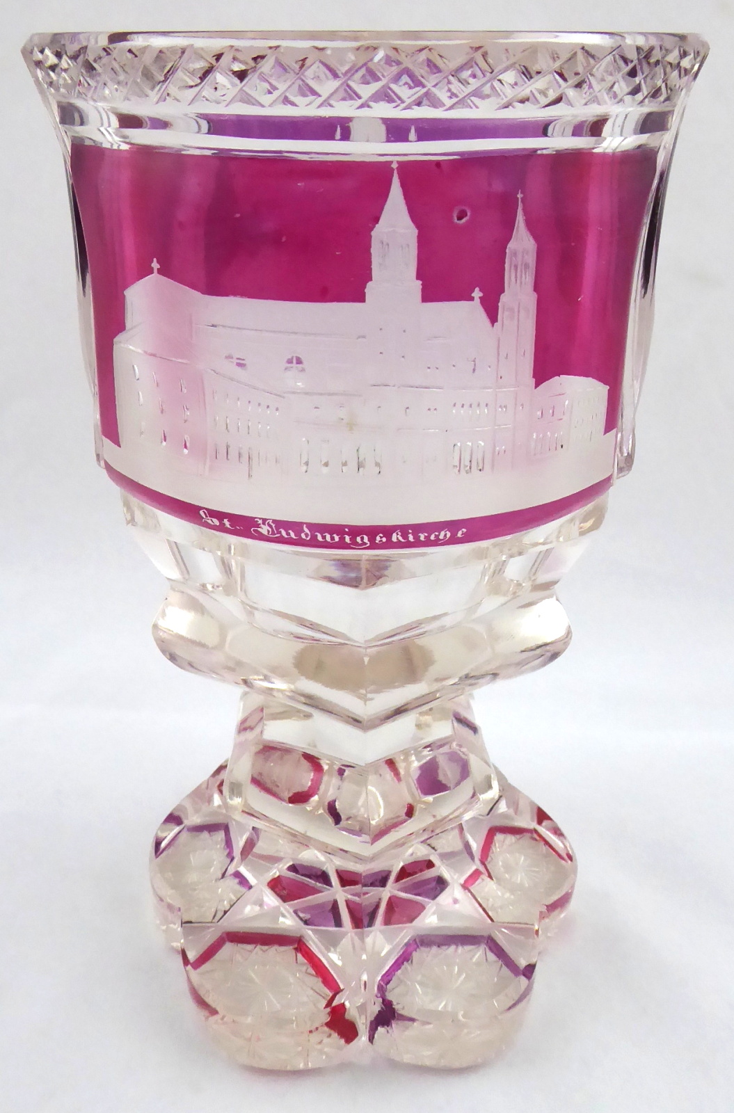 Biedermeierový pohár s rytinami Mnichova
