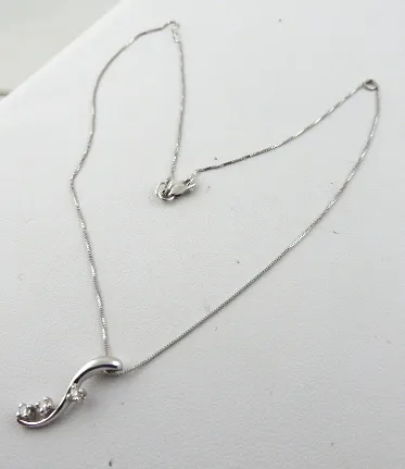 Řetízek s diamantovým přívěskem - 3