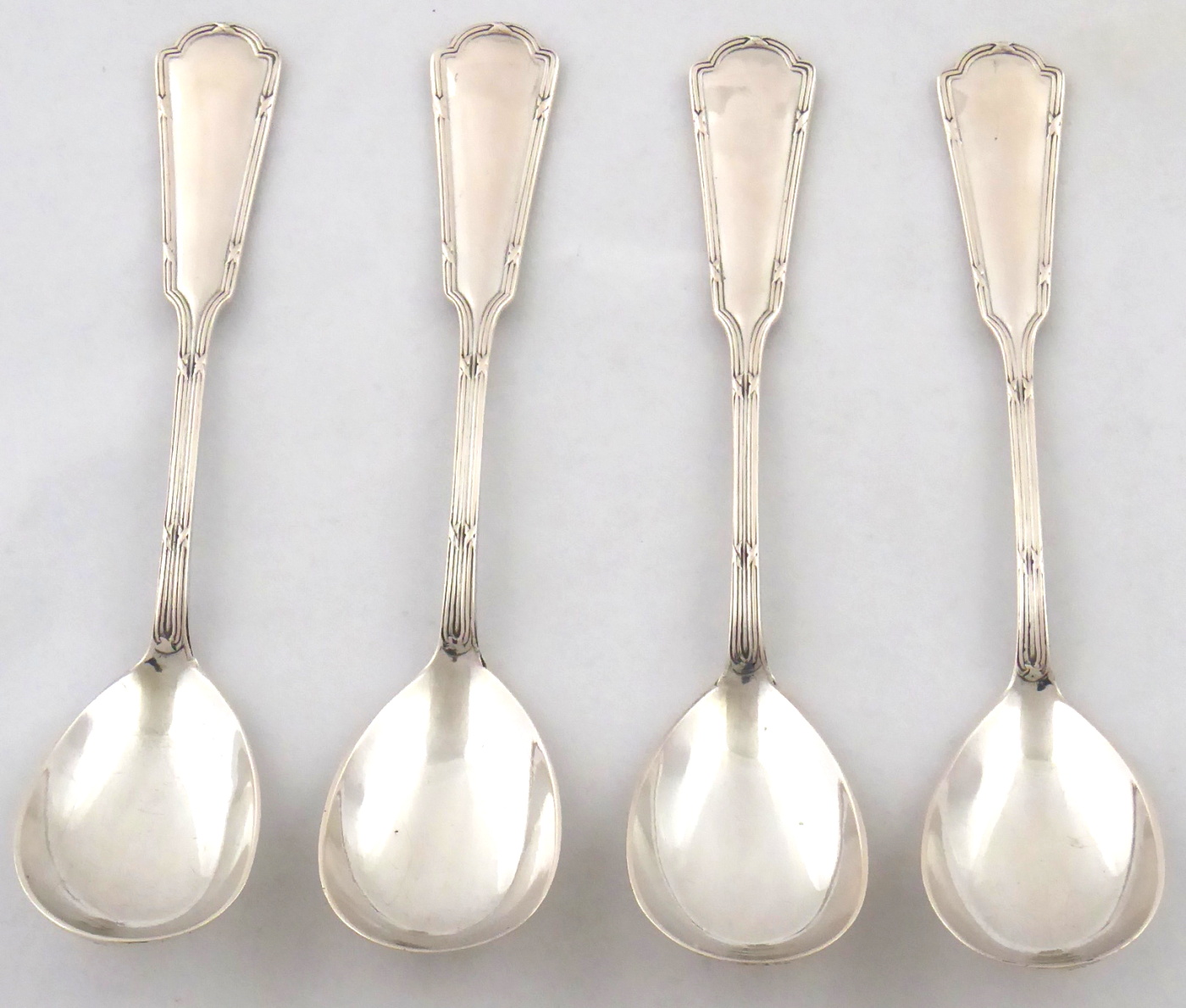 Čtyři masivní stříbrné dezertní lžičky – F. Bibus